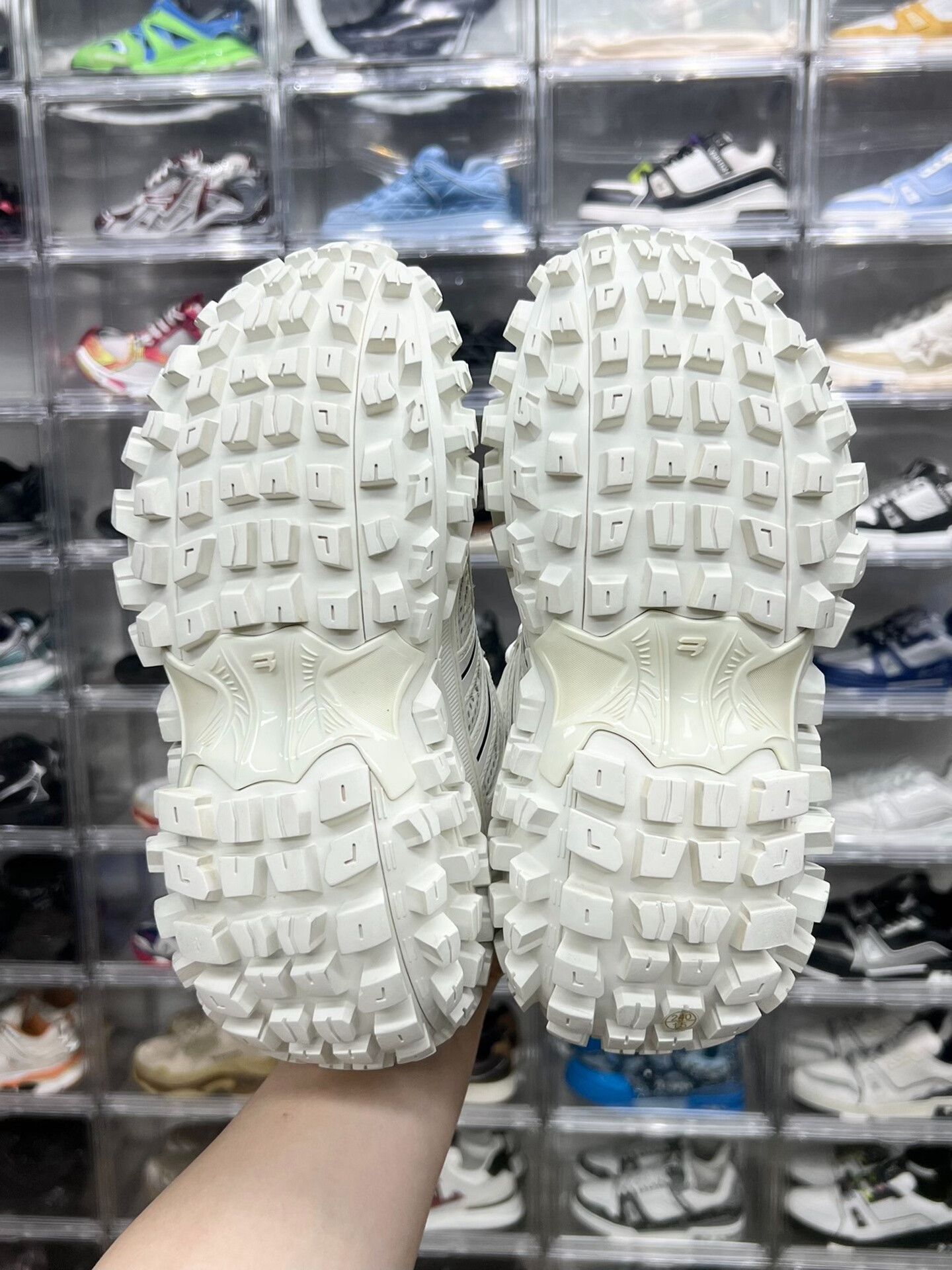 Balenciaga Balenciaga White Lowtop Sneakers us_8 Women Size US 8 / IT 38 - 8 Thumbnail