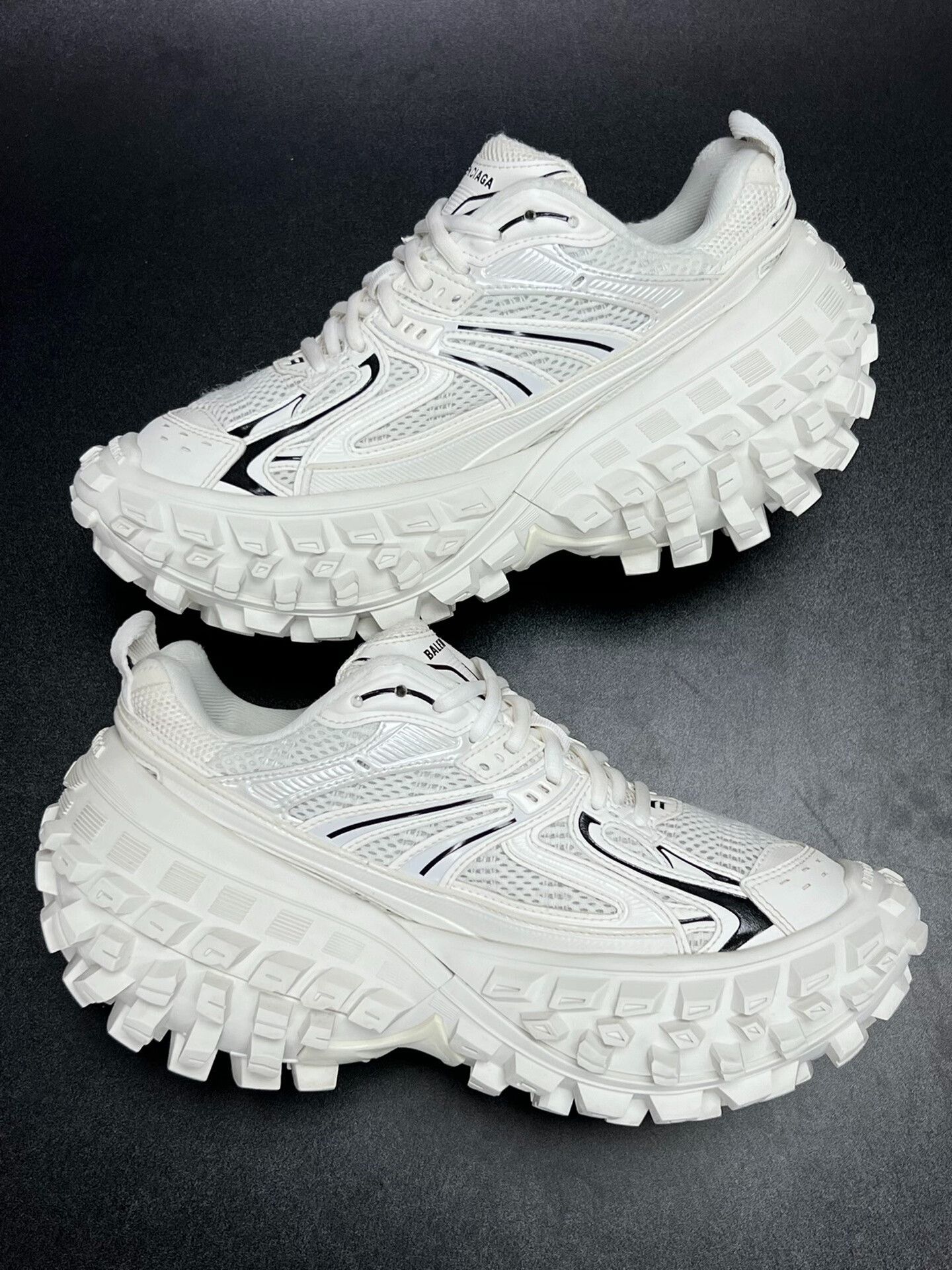 Balenciaga Balenciaga White Lowtop Sneakers us_8 Women Size US 8 / IT 38 - 6 Thumbnail