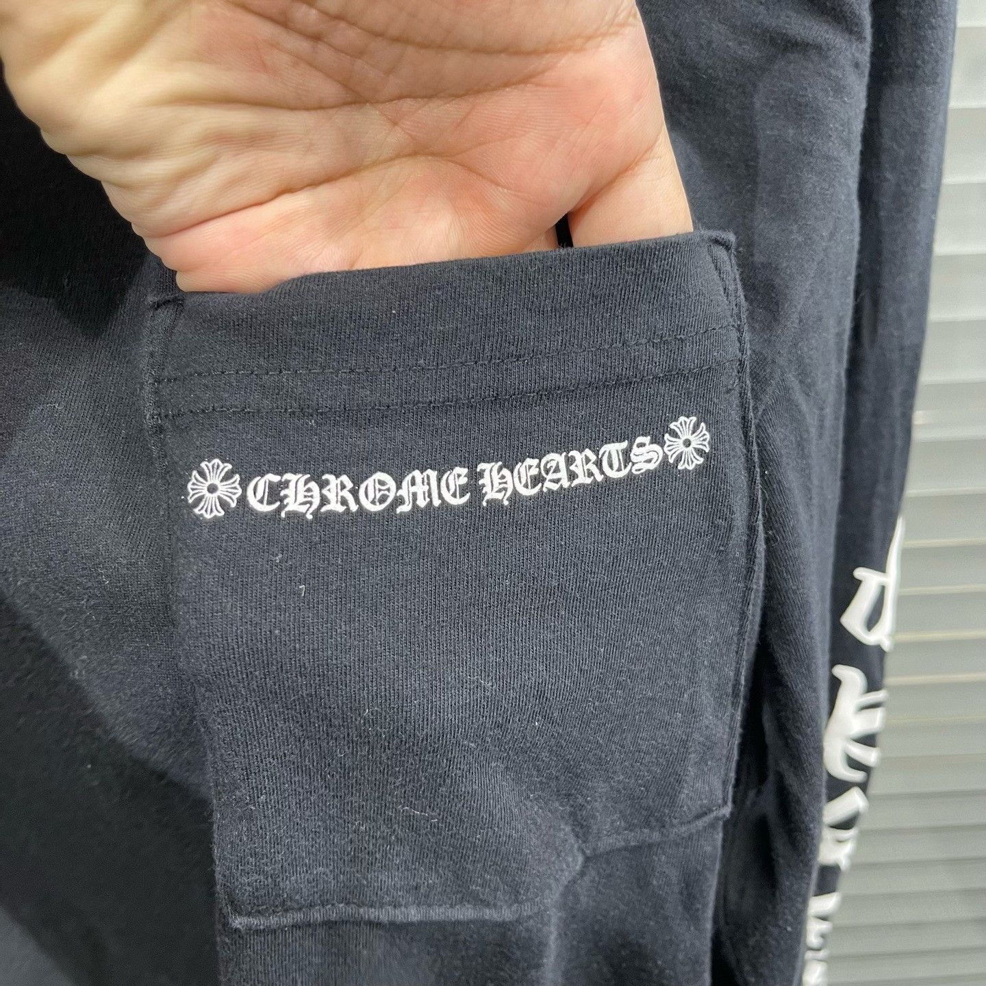 Chrome Hearts Chrome Hearts Vertical Cross Logo L/S T-Shirt M Size US M / EU 48-50 / 2 - 5 Thumbnail