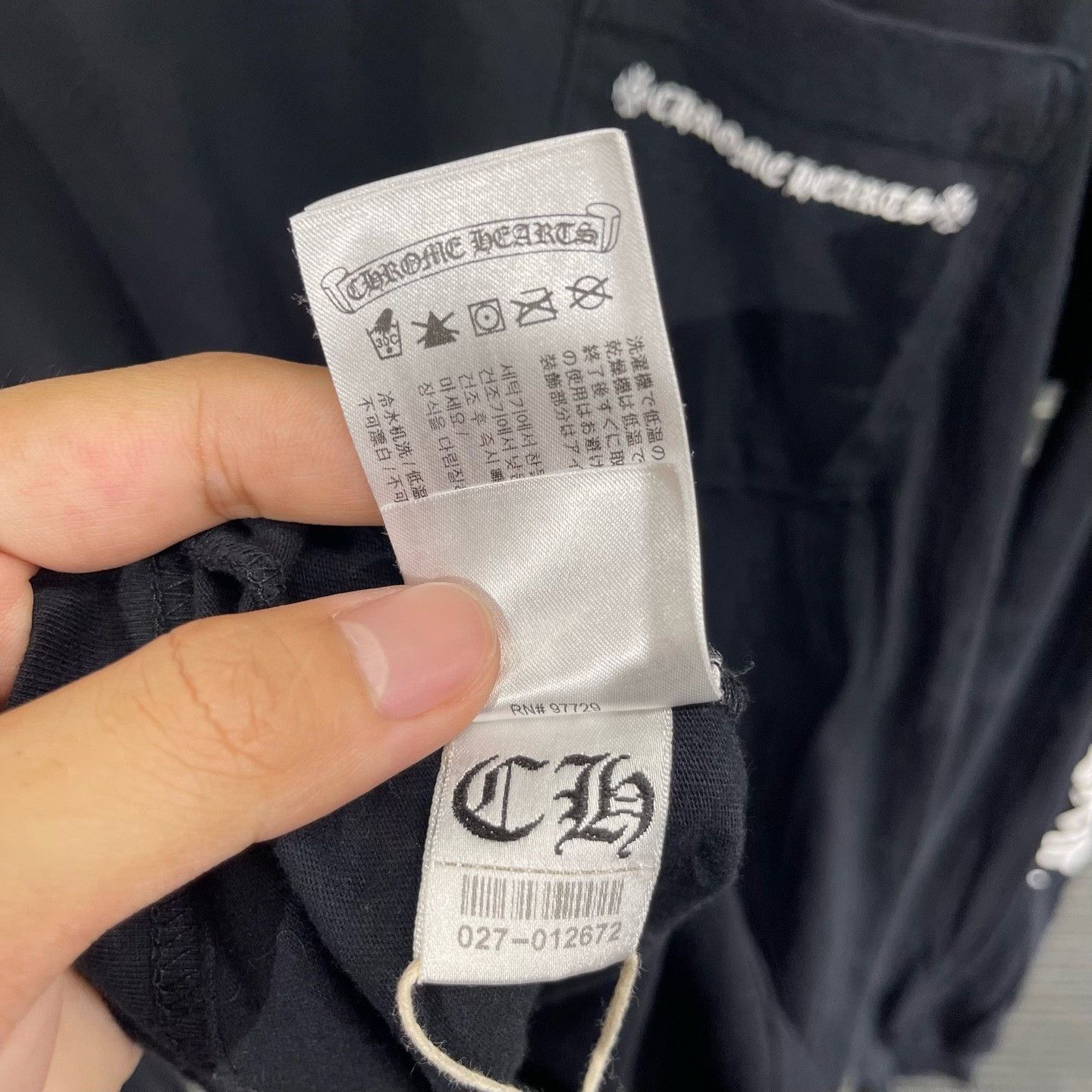 Chrome Hearts Chrome Hearts Vertical Cross Logo L/S T-Shirt M Size US M / EU 48-50 / 2 - 7 Thumbnail