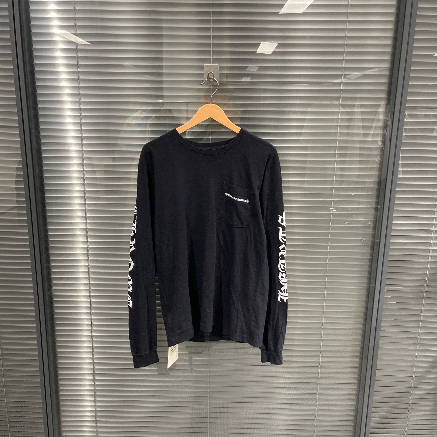 Chrome Hearts Chrome Hearts Vertical Cross Logo L/S T-Shirt M Size US M / EU 48-50 / 2 - 2 Thumbnail