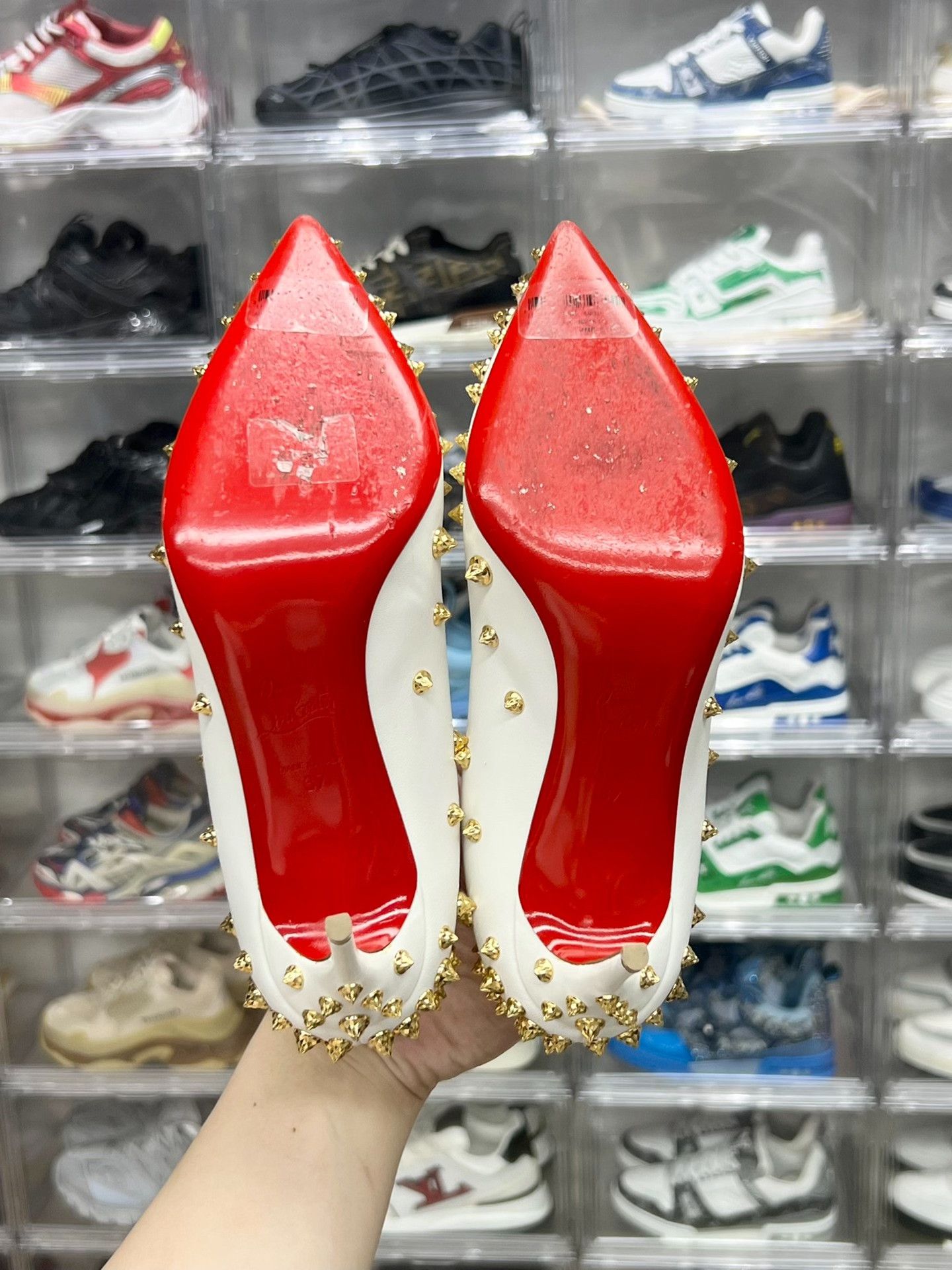 Christian Louboutin Christian Louboutin Leather Gold Lowtop Sneakers us_7 Women Size US 7 / IT 37 - 6 Thumbnail