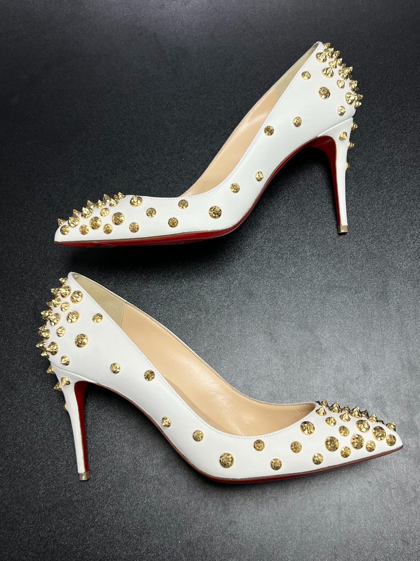 Christian Louboutin Christian Louboutin Leather Gold Lowtop Sneakers us_7 Women Size US 7 / IT 37 - 3 Thumbnail