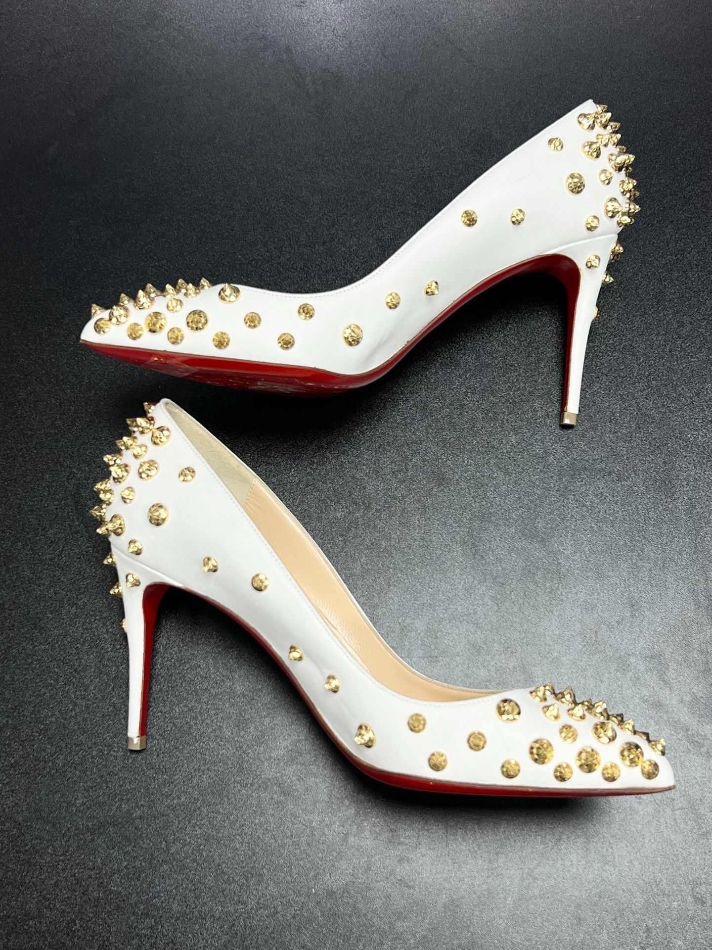 Christian Louboutin Christian Louboutin Leather Gold Lowtop Sneakers us_7 Women Size US 7 / IT 37 - 4 Thumbnail