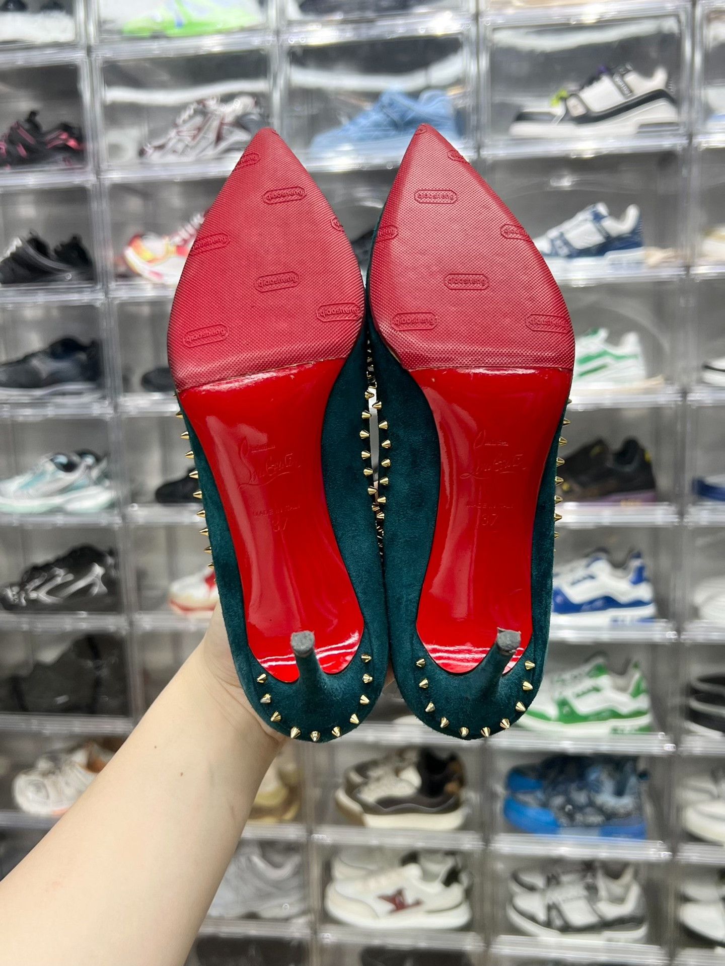 Christian Louboutin Christian Louboutin Velvet Green Lowtop Sneakers us_7 Women Size US 7 / IT 37 - 6 Thumbnail