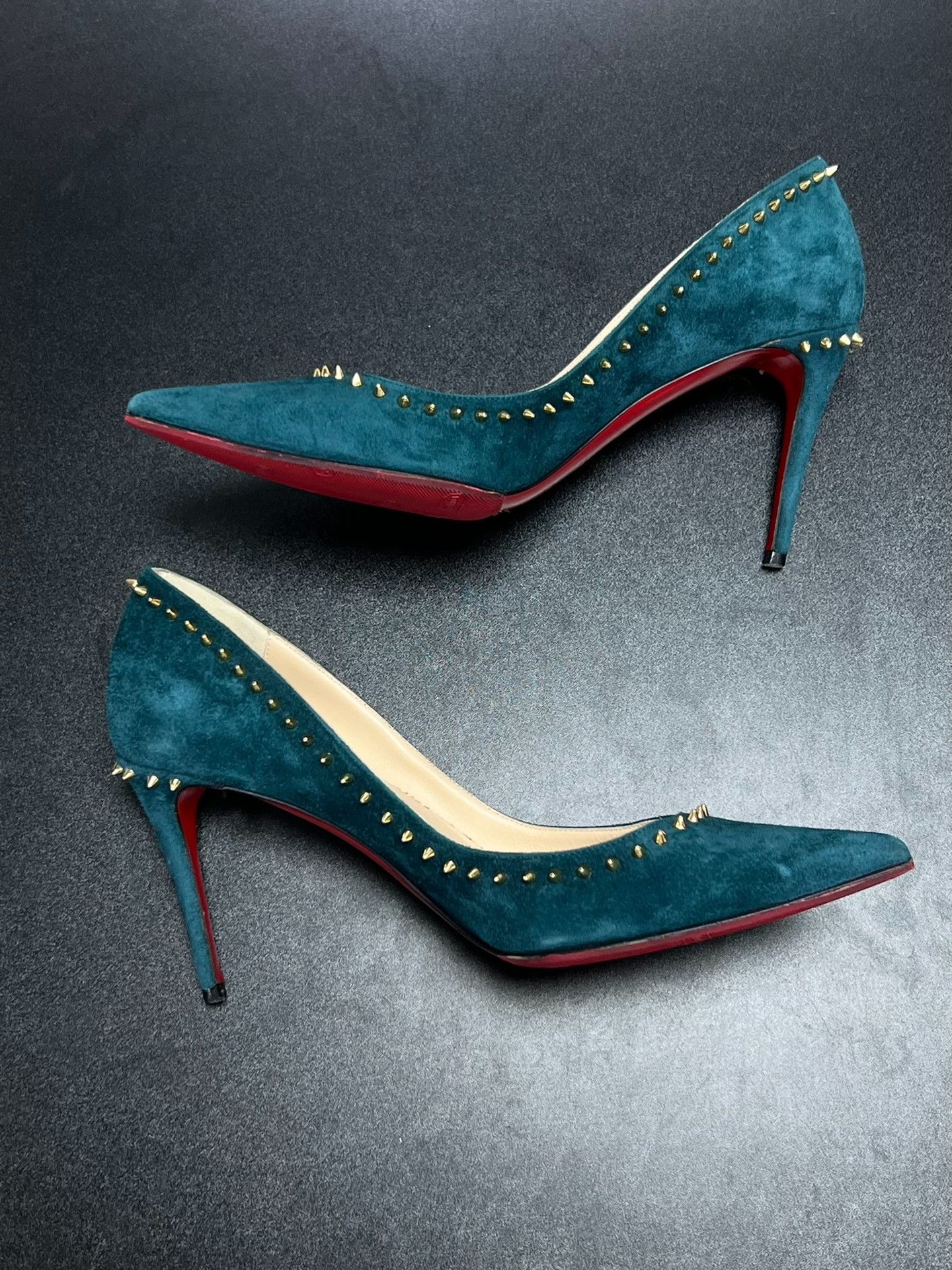 Christian Louboutin Christian Louboutin Velvet Green Lowtop Sneakers us_7 Women Size US 7 / IT 37 - 4 Thumbnail