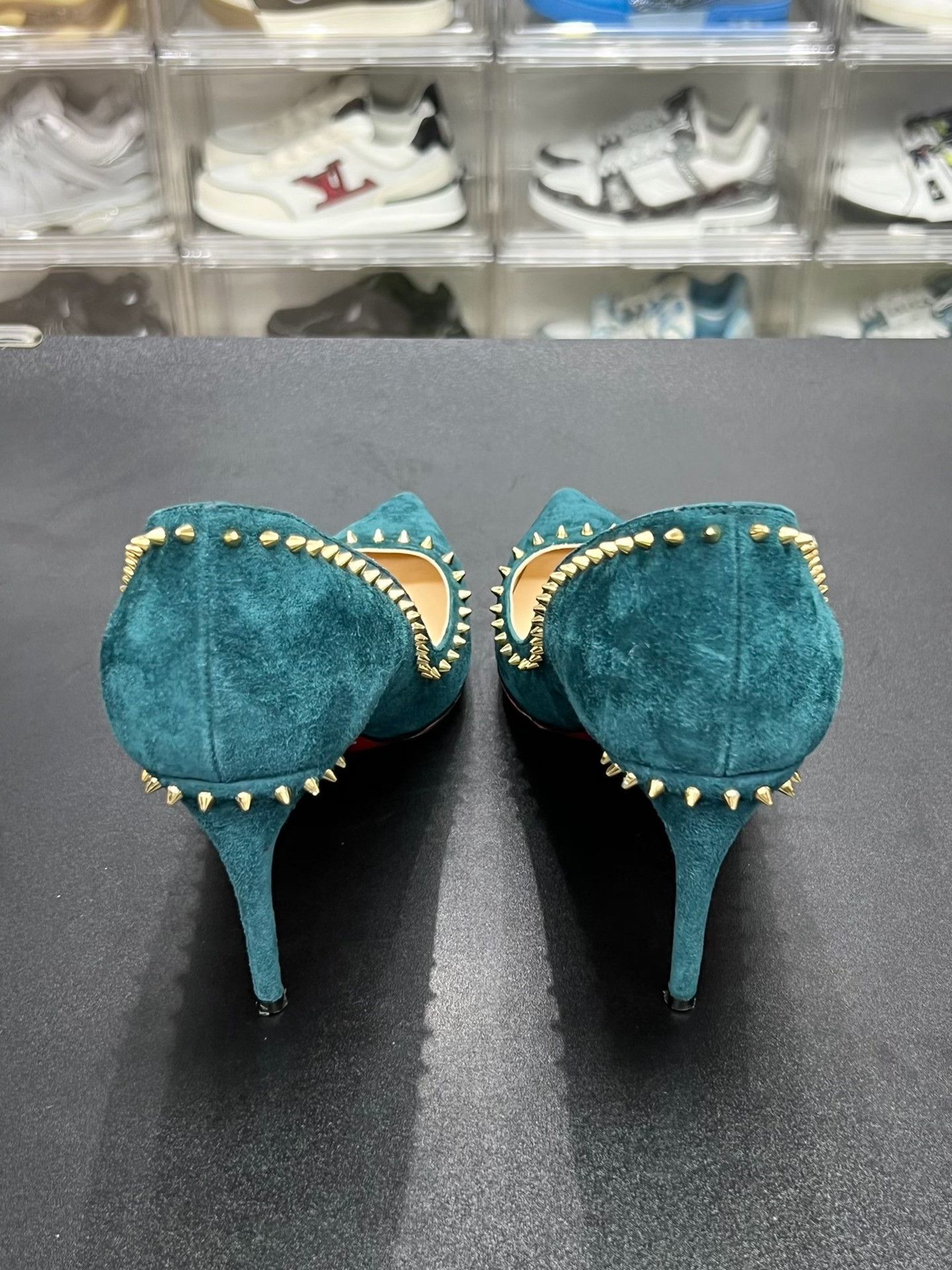 Christian Louboutin Christian Louboutin Velvet Green Lowtop Sneakers us_7 Women Size US 7 / IT 37 - 5 Thumbnail