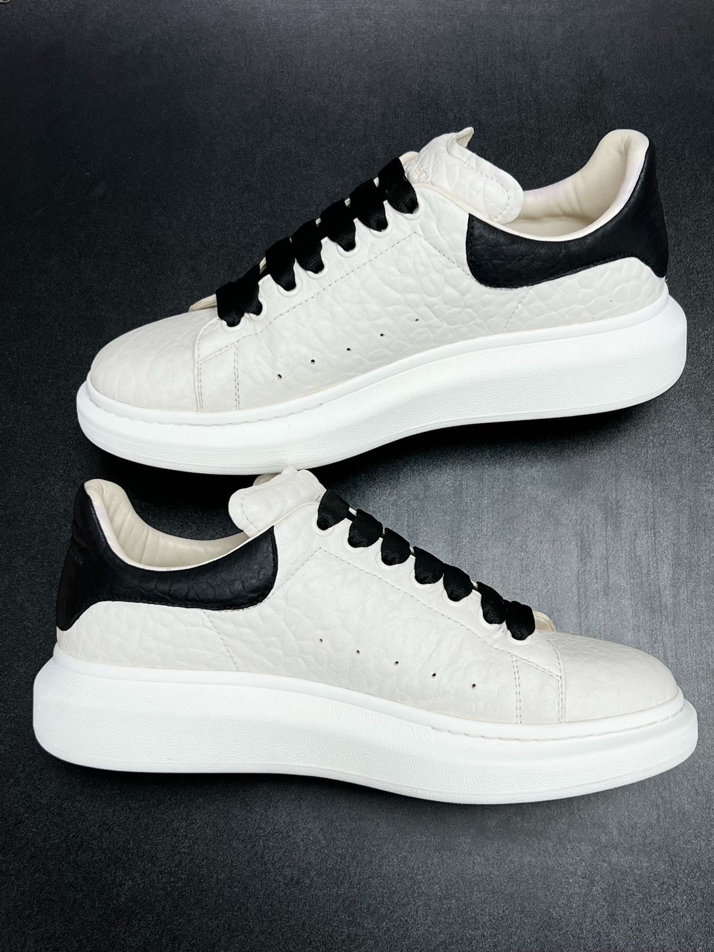 Alexander McQueen Alexander McQueen Black Lowtop Sneakers 9.5 Men Size US 9.5 / EU 42-43 - 6 Thumbnail