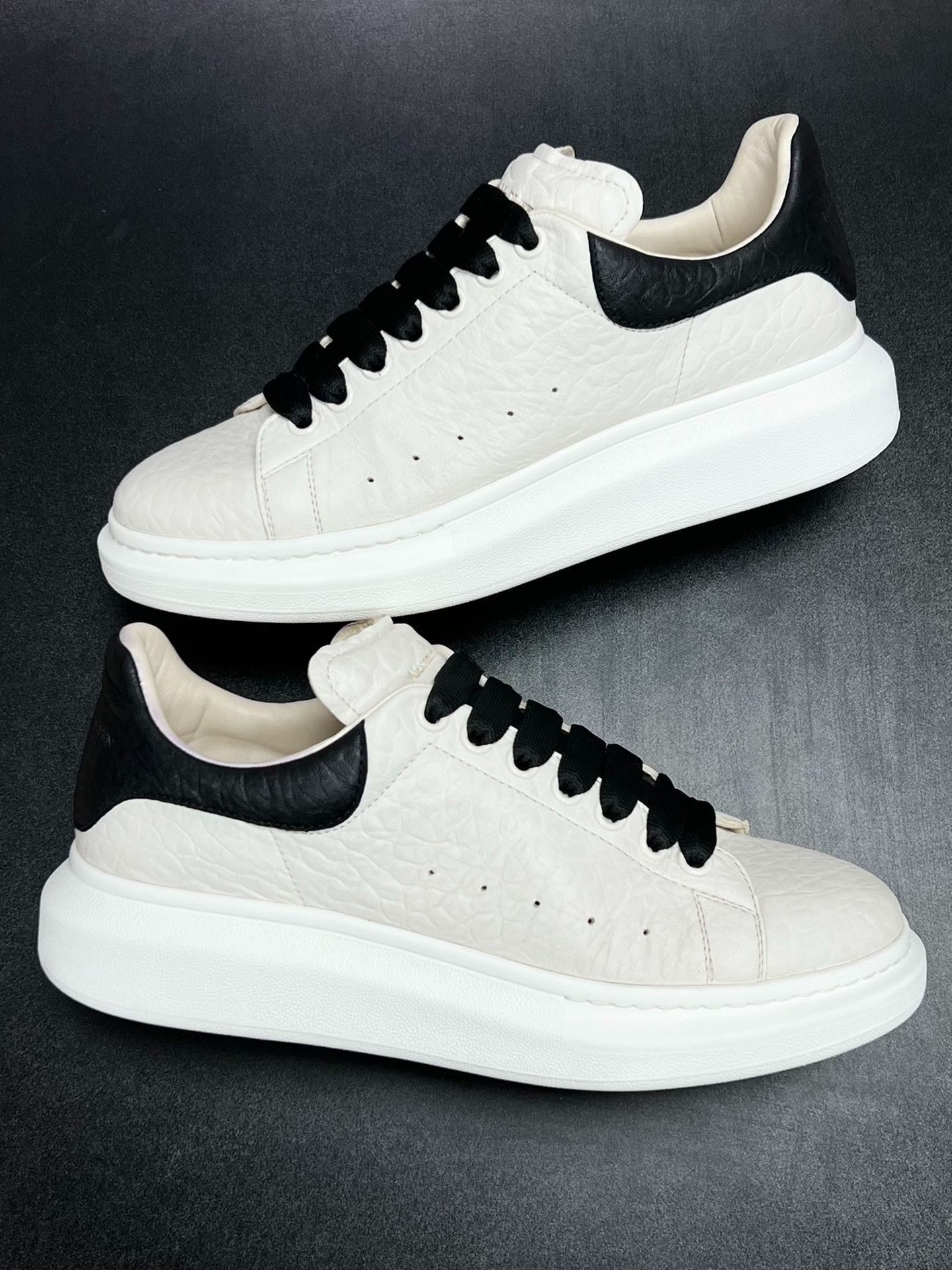 Alexander McQueen Alexander McQueen Black Lowtop Sneakers 9.5 Men Size US 9.5 / EU 42-43 - 5 Thumbnail
