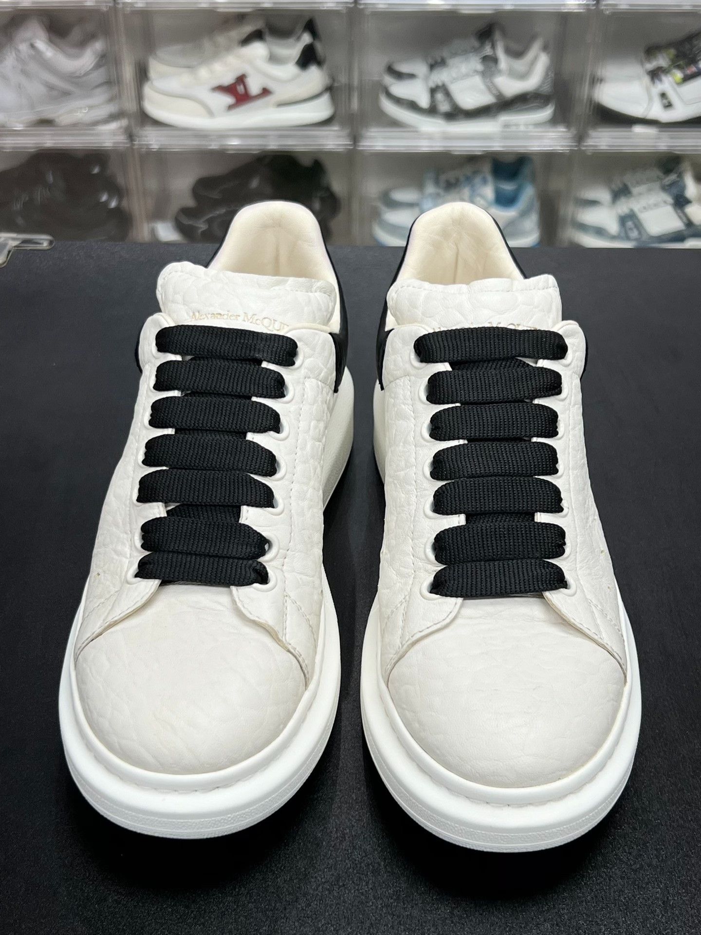 Alexander McQueen Alexander McQueen Black Lowtop Sneakers 9.5 Men Size US 9.5 / EU 42-43 - 2 Thumbnail