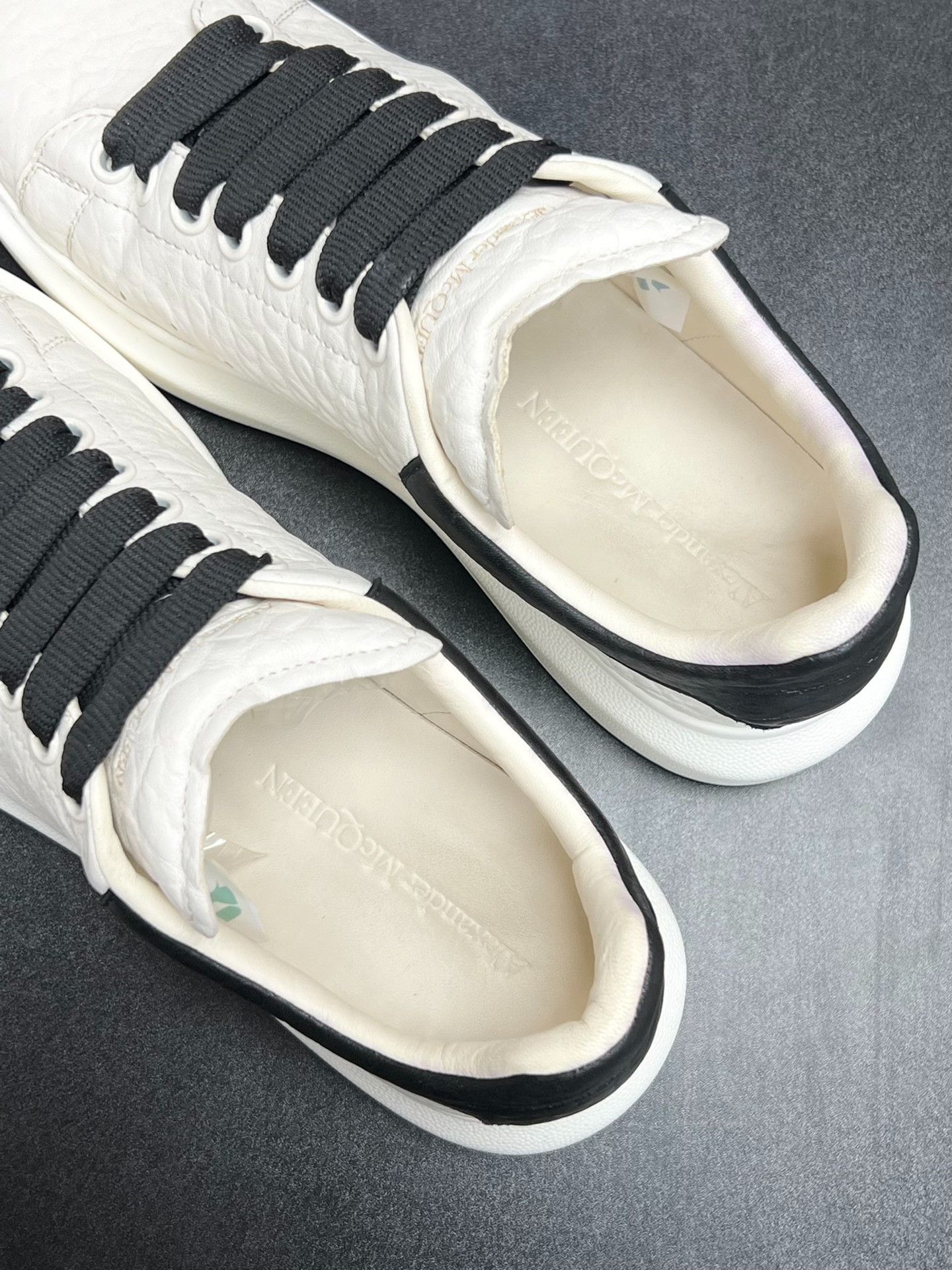 Alexander McQueen Alexander McQueen Black Lowtop Sneakers 9.5 Men Size US 9.5 / EU 42-43 - 4 Thumbnail