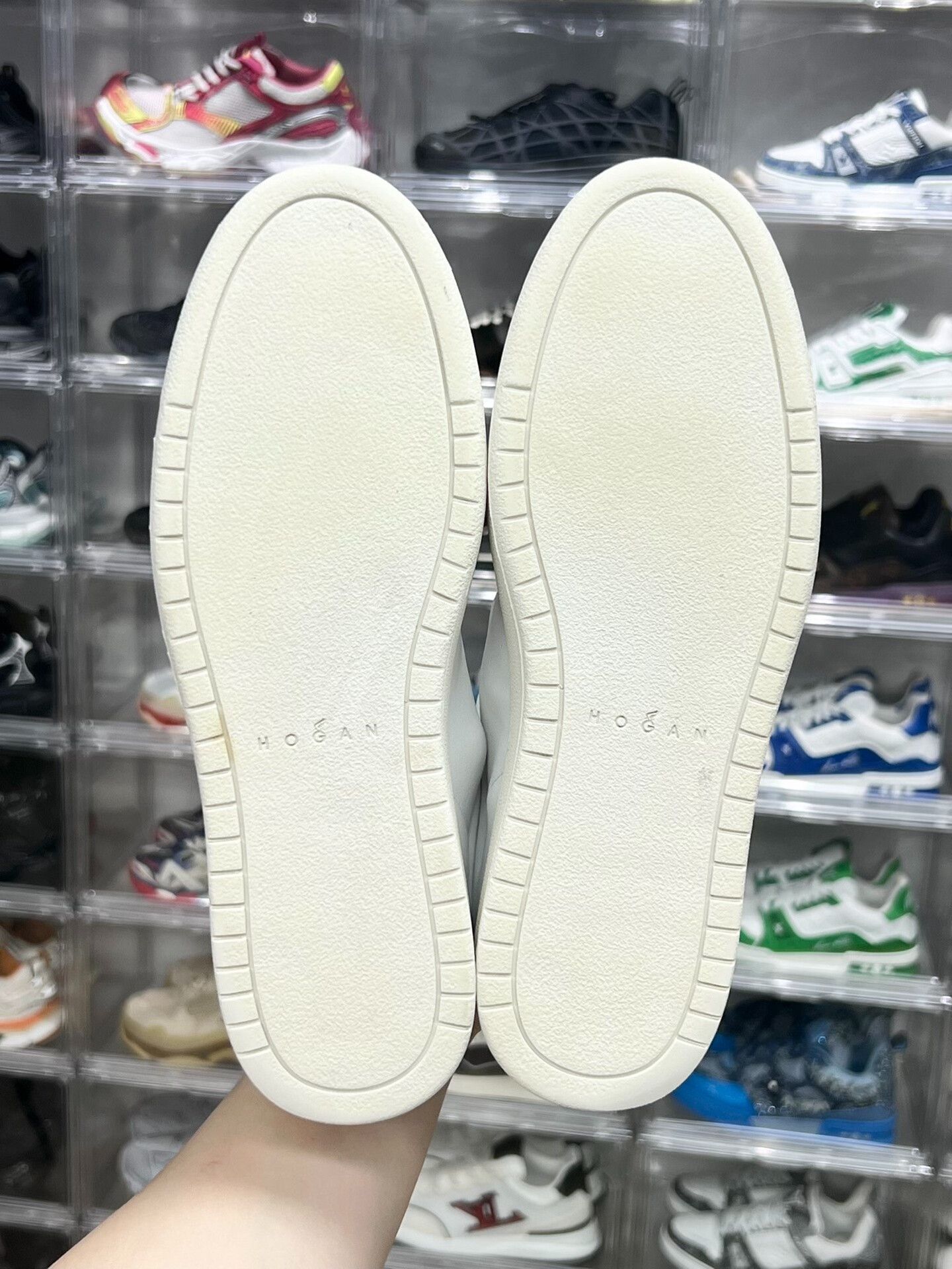 Hogan Hogan Retro White Lowtop Sneakers 8.5 Men Size US 8.5 / EU 41-42 - 8 Thumbnail