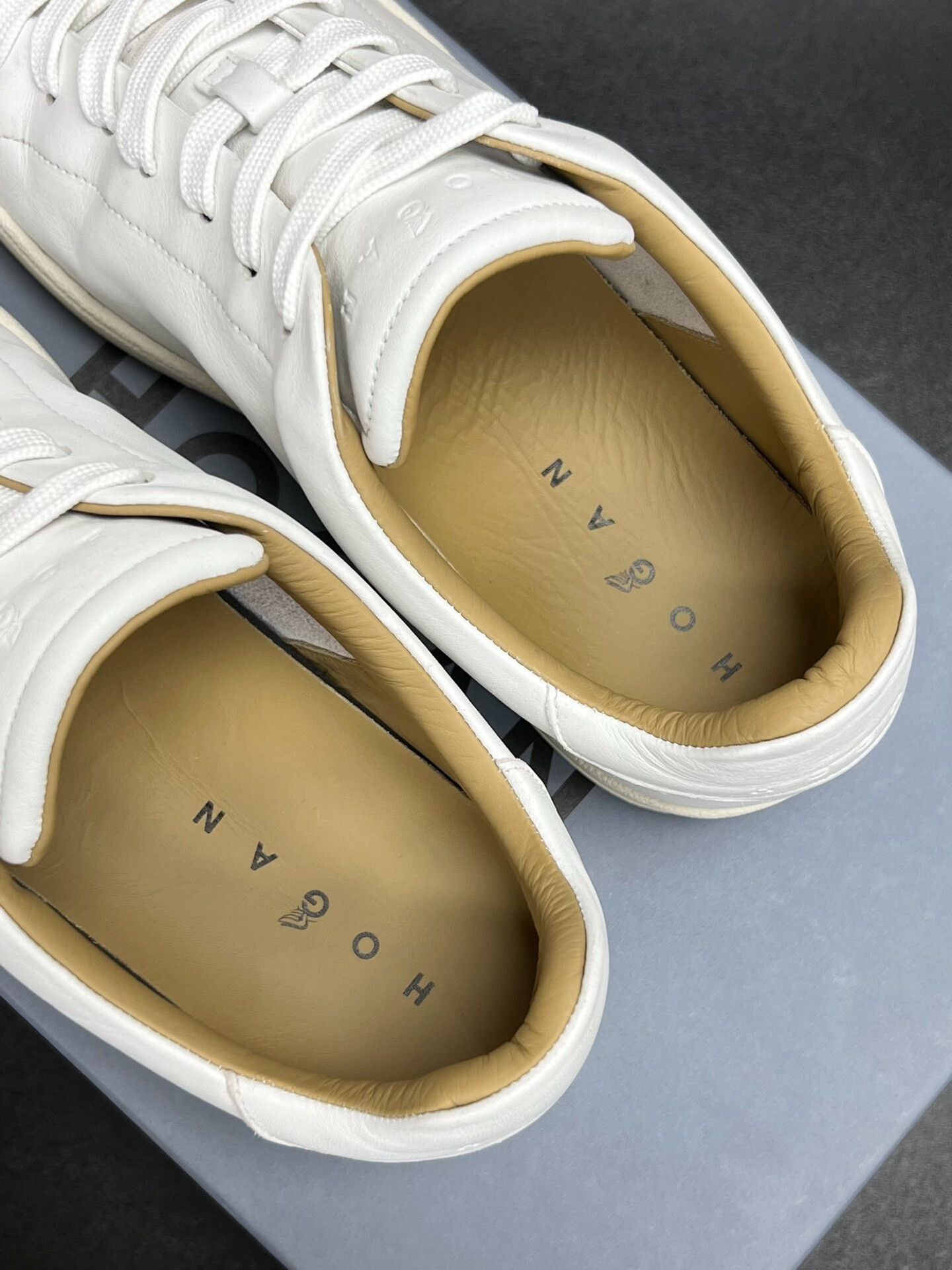 Hogan Hogan Retro White Lowtop Sneakers 8.5 Men Size US 8.5 / EU 41-42 - 4 Thumbnail