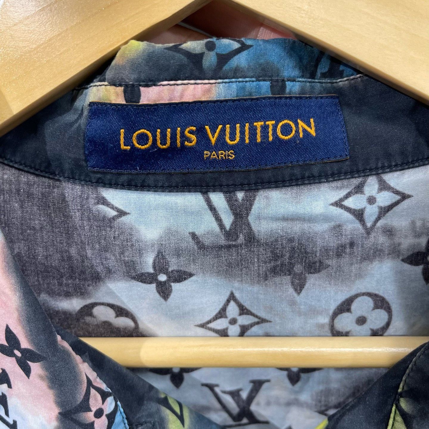 Louis Vuitton Louis Vuitton Tie-Dye Monogram Short Sleeve Shirt US M Size US M / EU 48-50 / 2 - 4 Thumbnail