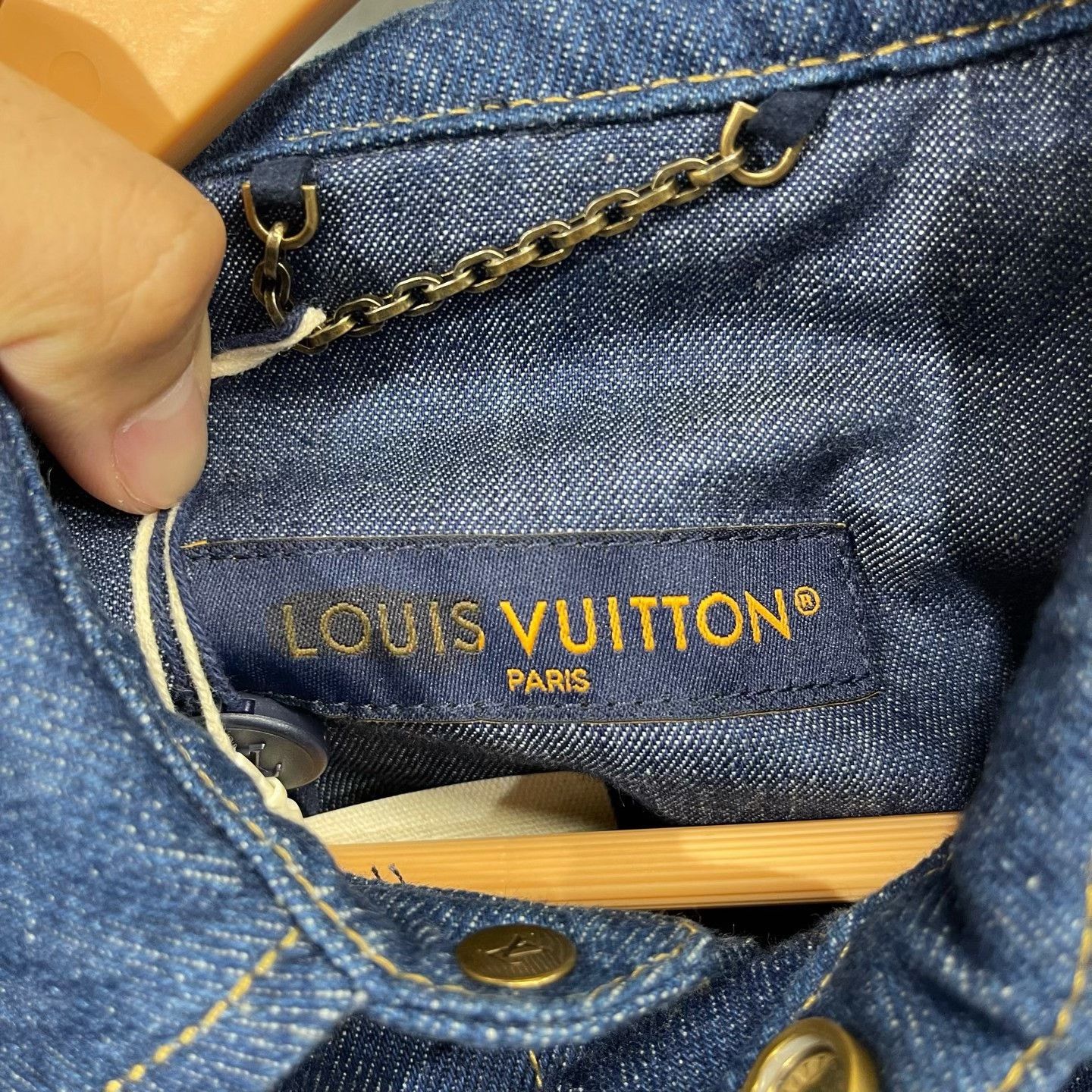 Louis Vuitton Louis Vuitton Monogram Embroidery Denim Shirt L Size US L / EU 52-54 / 3 - 6 Thumbnail