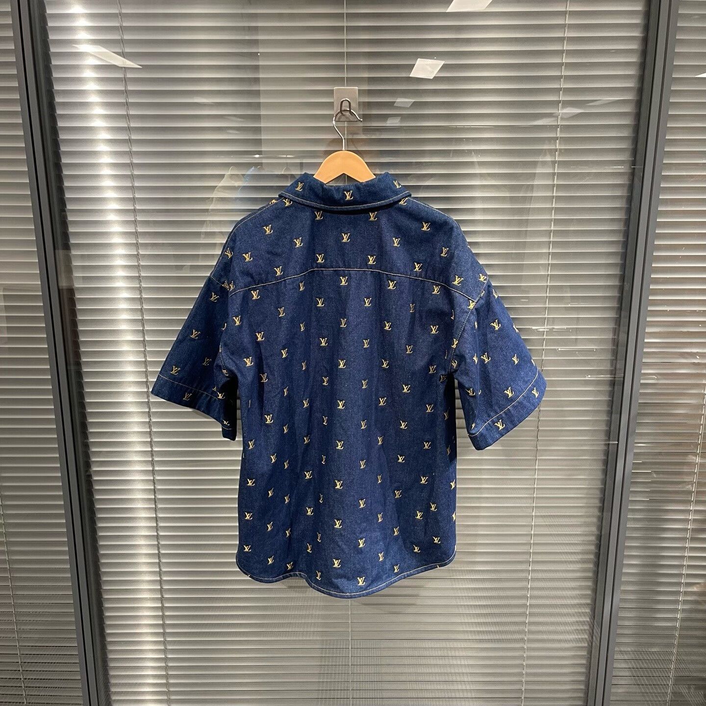 Louis Vuitton Louis Vuitton Monogram Embroidery Denim Shirt L Size US L / EU 52-54 / 3 - 3 Thumbnail