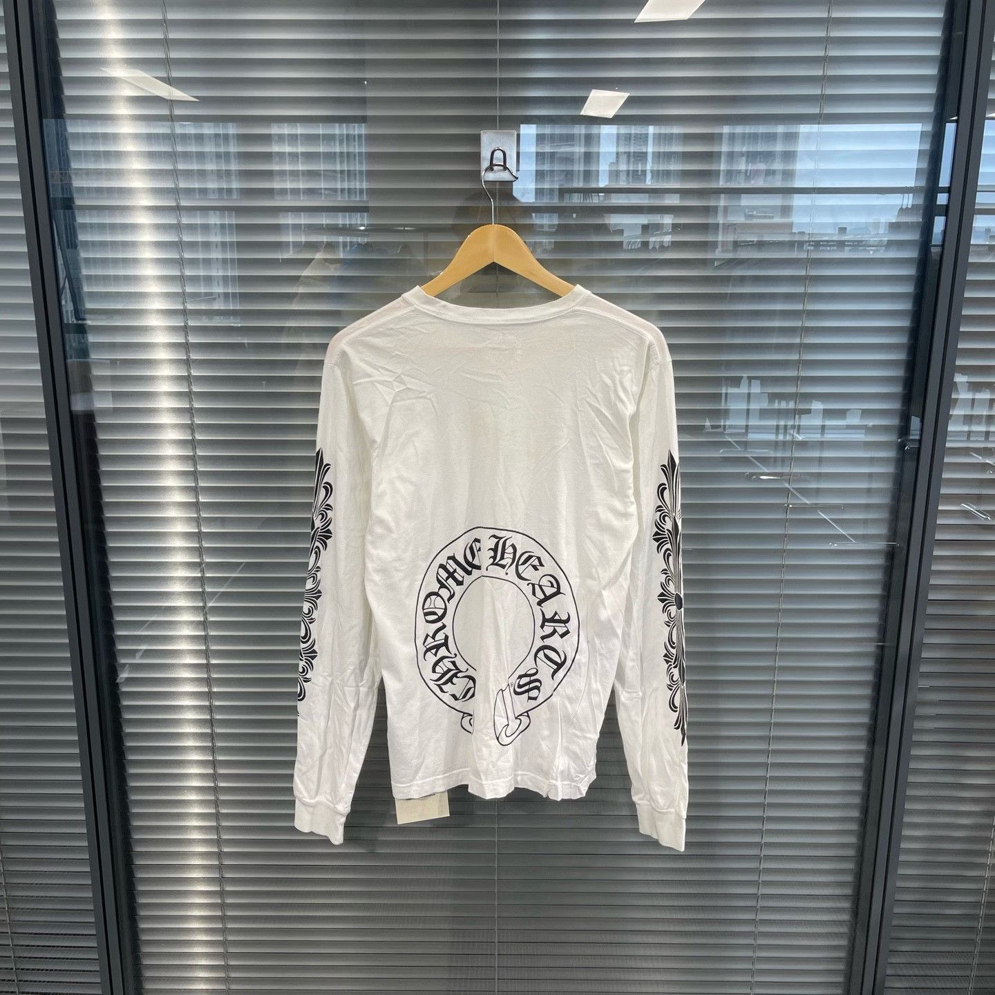 Chrome Hearts Chrome Hearts Horseshoe Floral Long Sleeve T-Shirt Size M Size US M / EU 48-50 / 2 - 2 Thumbnail