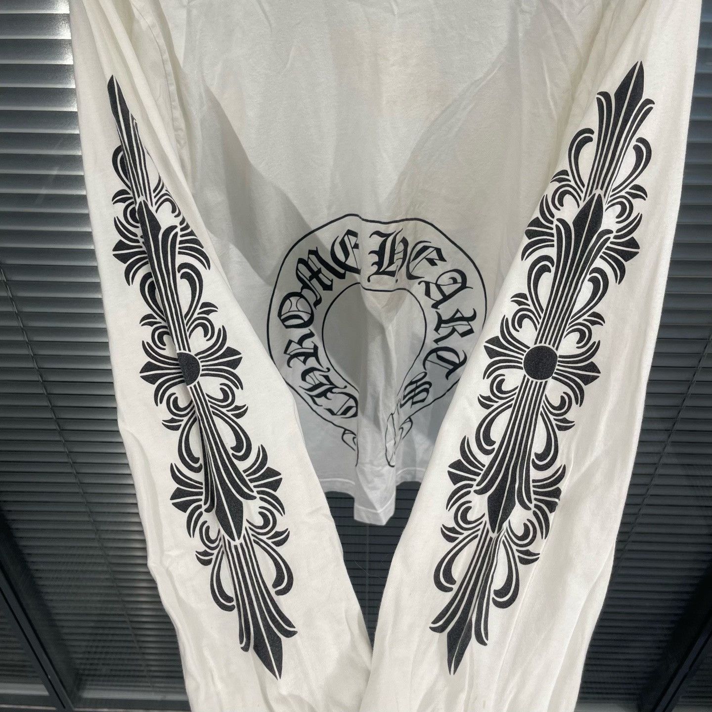 Chrome Hearts Chrome Hearts Horseshoe Floral Long Sleeve T-Shirt Size M Size US M / EU 48-50 / 2 - 7 Thumbnail