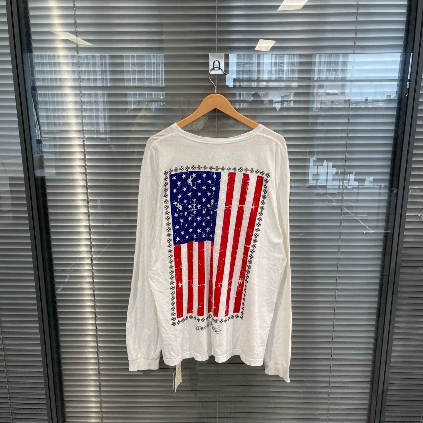 Chrome Hearts Chrome Hearts USA Flag Print Long Sleeve Shirt Size XL Size US XL / EU 56 / 4 - 2 Thumbnail