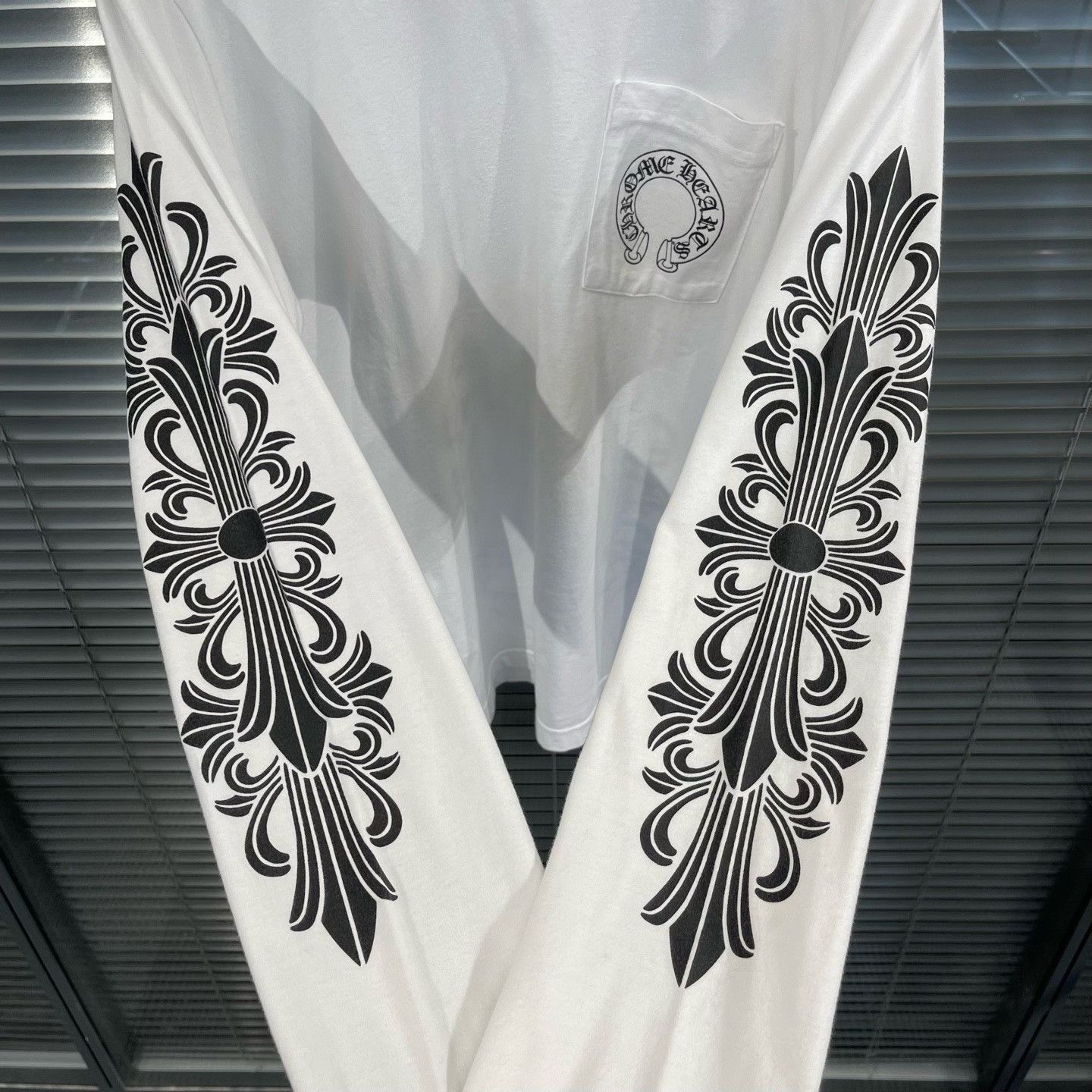 Chrome Hearts Chrome Hearts Horseshoe Pocket Long Sleeve T-Shirt Size M Size US M / EU 48-50 / 2 - 6 Thumbnail