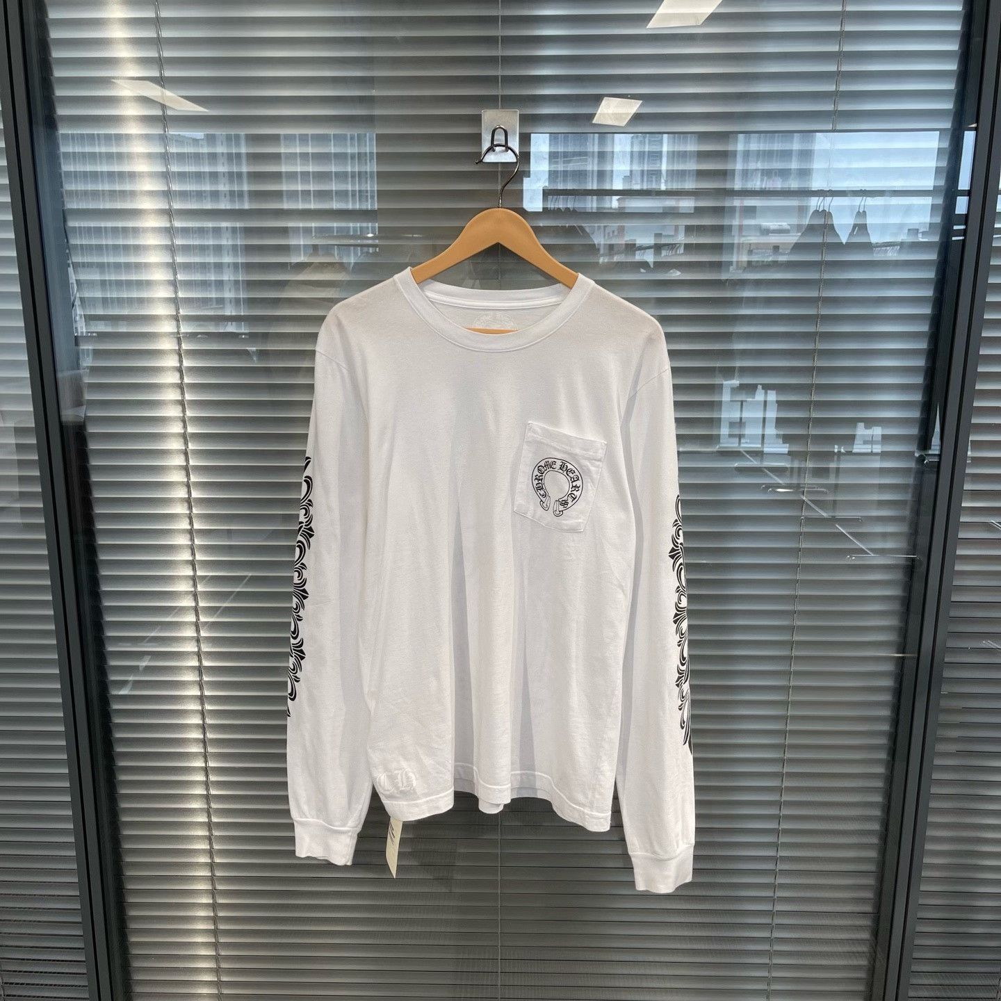 Chrome Hearts Chrome Hearts Horseshoe Pocket Long Sleeve T-Shirt Size M Size US M / EU 48-50 / 2 - 3 Thumbnail
