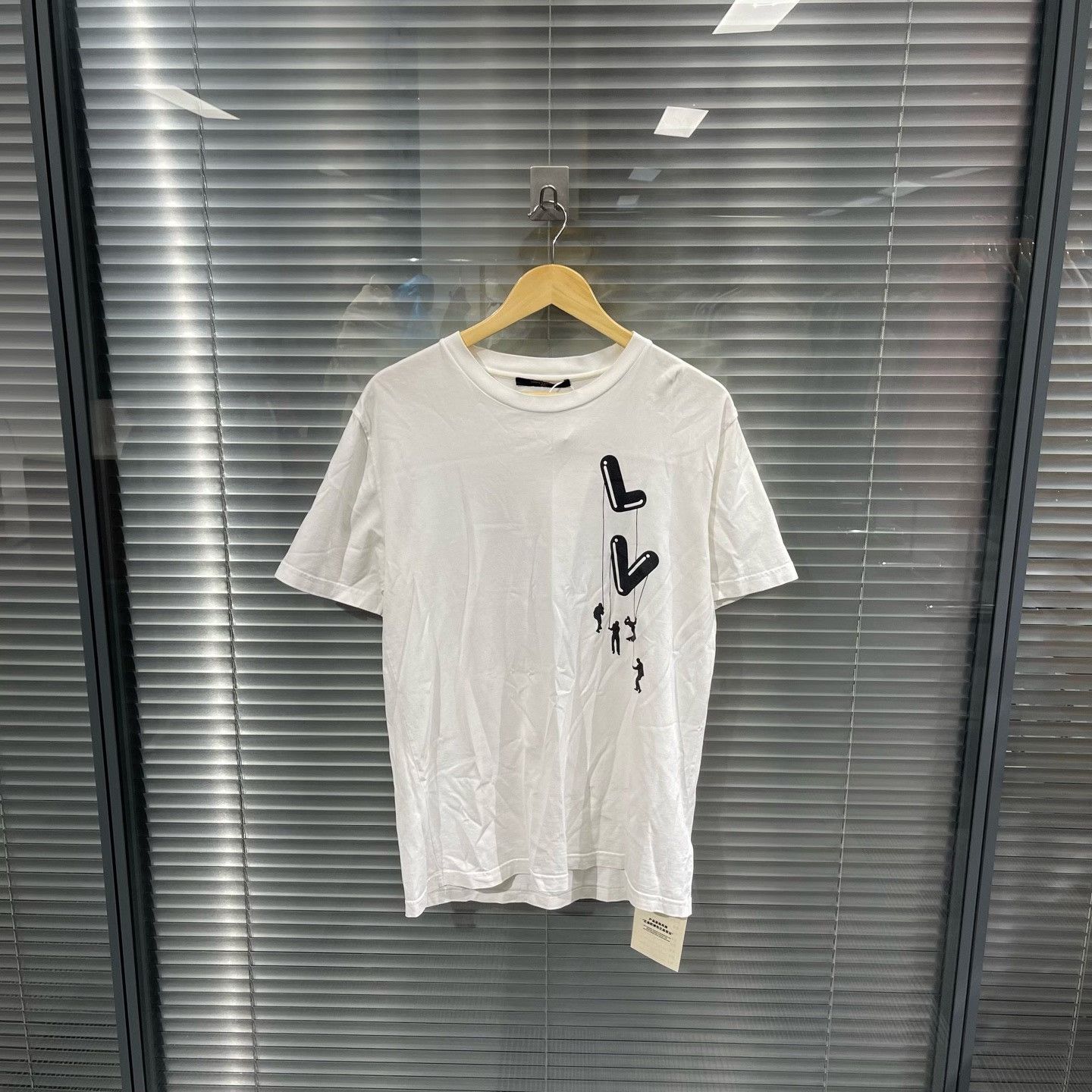 Louis Vuitton Louis Vuitton Parachute Print T-Shirt XL Size US XL / EU 56 / 4 - 2 Thumbnail