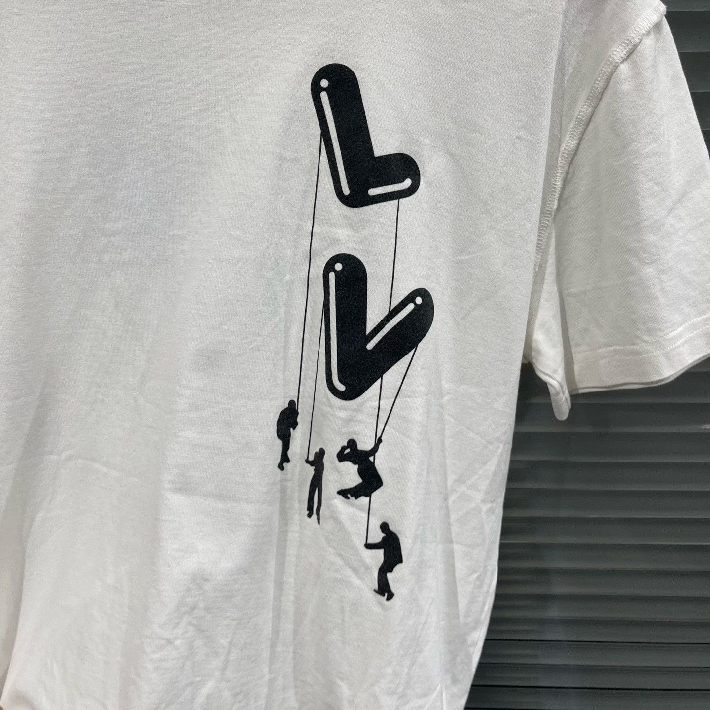 Louis Vuitton Louis Vuitton Puppet Graphic Print T-Shirt US M Size US M / EU 48-50 / 2 - 5 Thumbnail