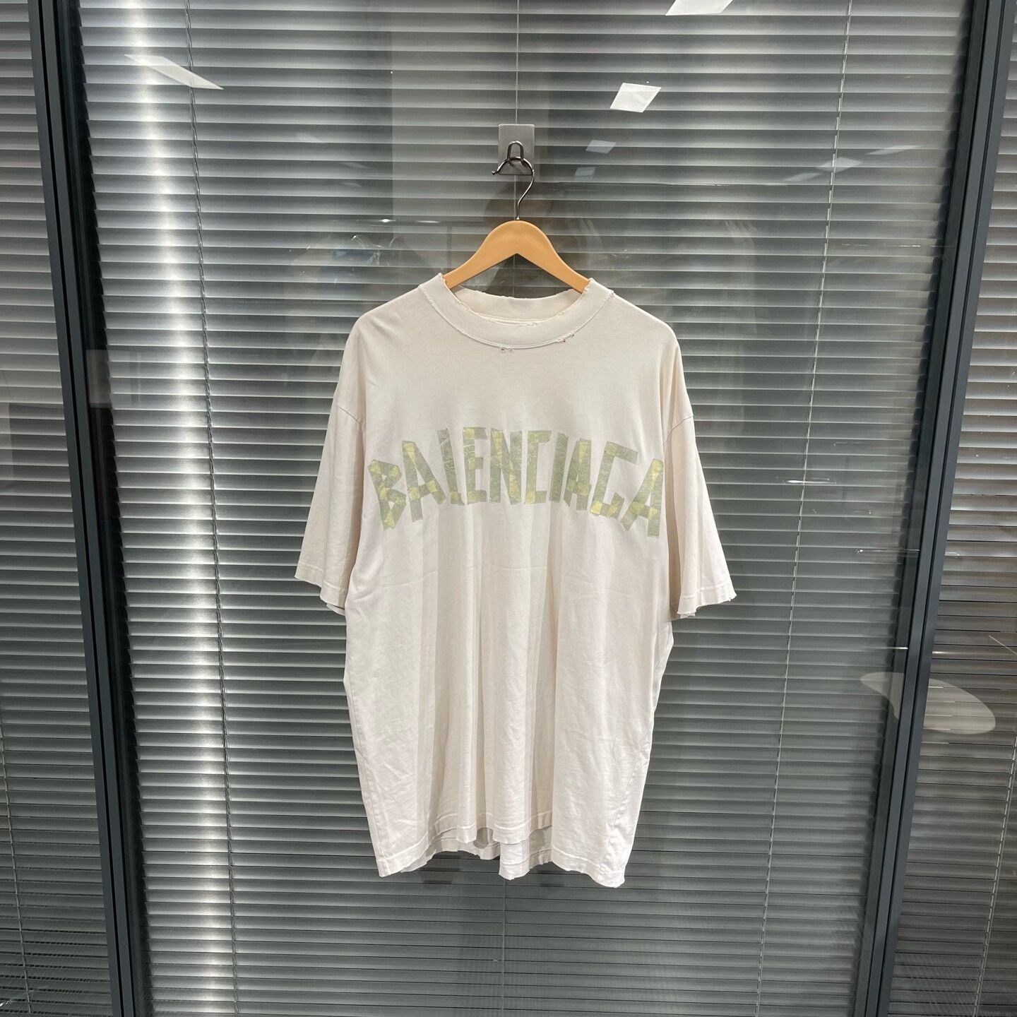 Balenciaga Balenciaga Tape Logo Short Sleeve T-Shirt M Size US M / EU 48-50 / 2 - 3 Thumbnail