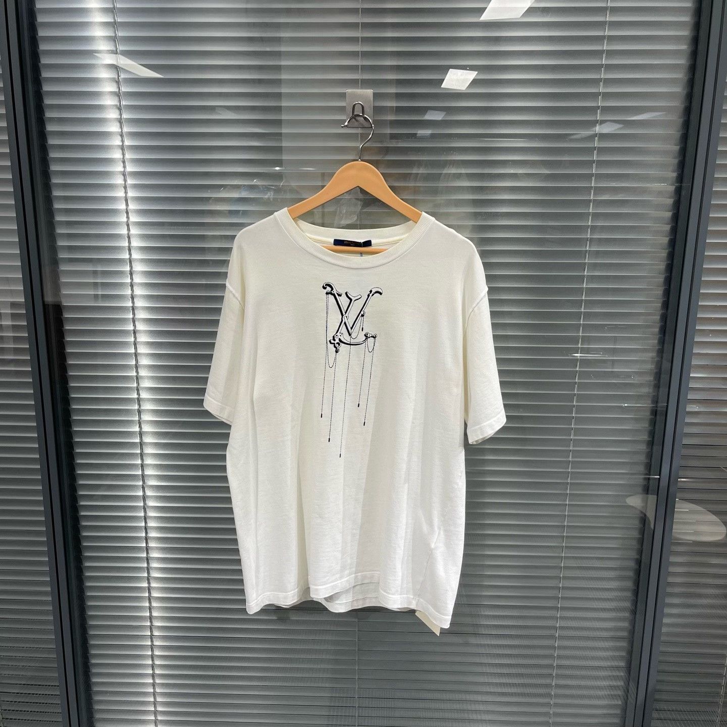Louis Vuitton Louis Vuitton Anchor Embroidery T-Shirt Size XL Size US XL / EU 56 / 4 - 2 Thumbnail