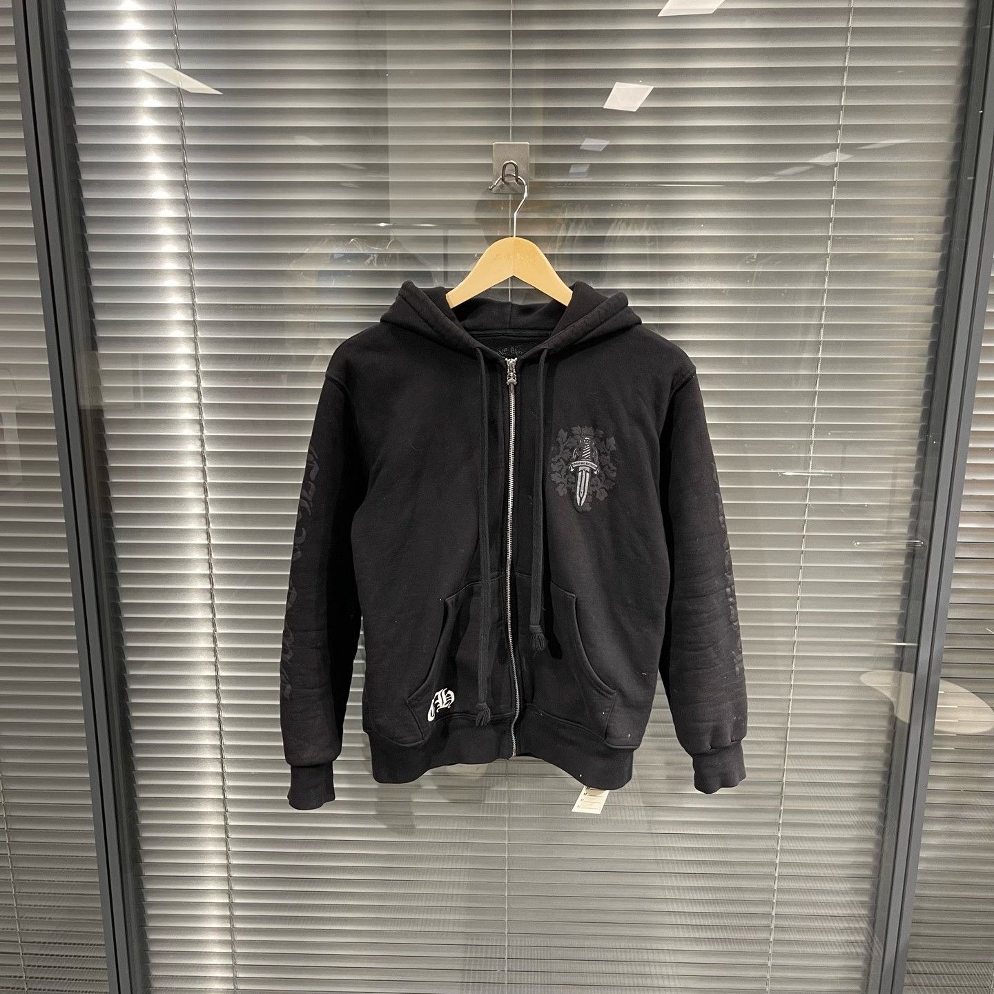 Chrome Hearts Chrome Hearts Dagger Vine Graphic Zip Hoodie Size S Size US S / EU 44-46 / 1 - 3 Thumbnail
