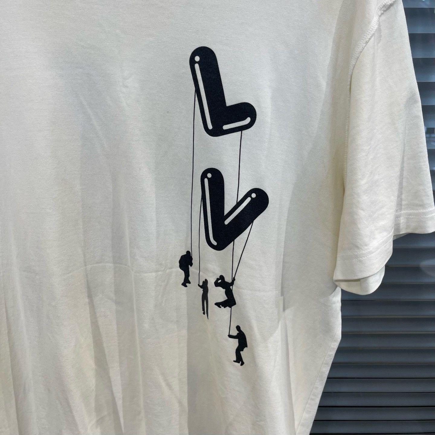 Louis Vuitton Louis Vuitton Puppet Graphic Print T-Shirt L Size US L / EU 52-54 / 3 - 5 Thumbnail