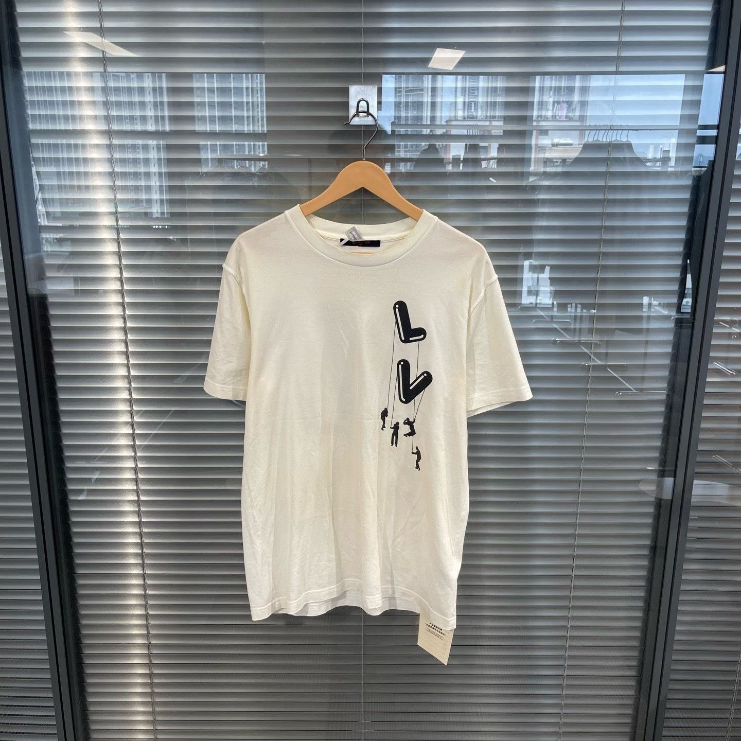 Louis Vuitton Louis Vuitton Puppet Graphic Print T-Shirt L Size US L / EU 52-54 / 3 - 3 Thumbnail