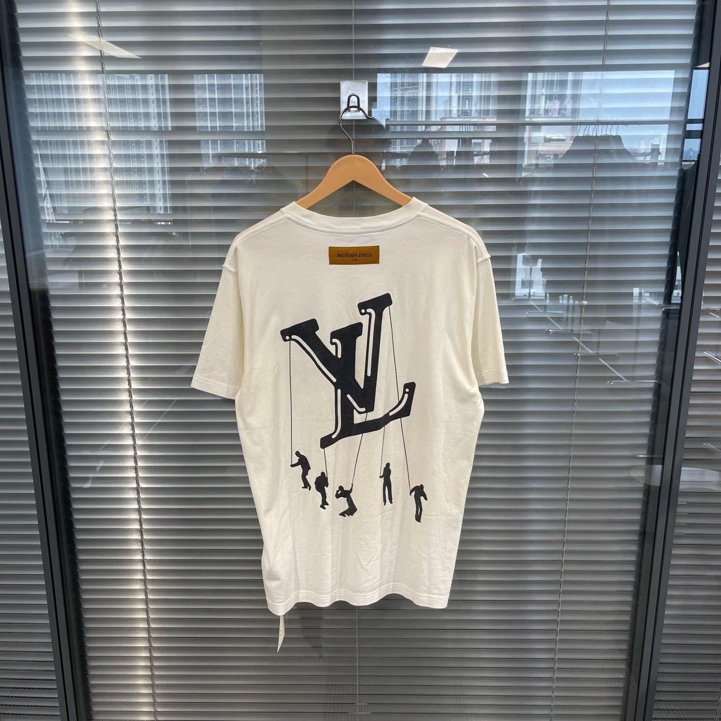 Louis Vuitton Louis Vuitton Puppet Graphic Print T-Shirt L Size US L / EU 52-54 / 3 - 2 Thumbnail