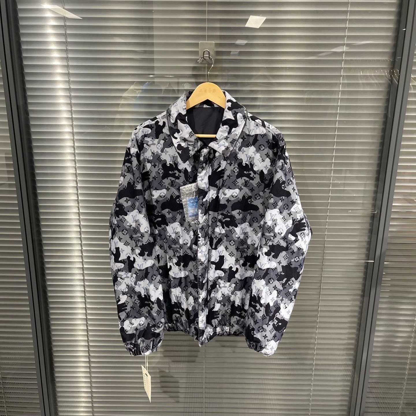Louis Vuitton Louis Vuitton Camo Monogram Reversible Jacket 52 Size US L / EU 52-54 / 3 - 2 Thumbnail