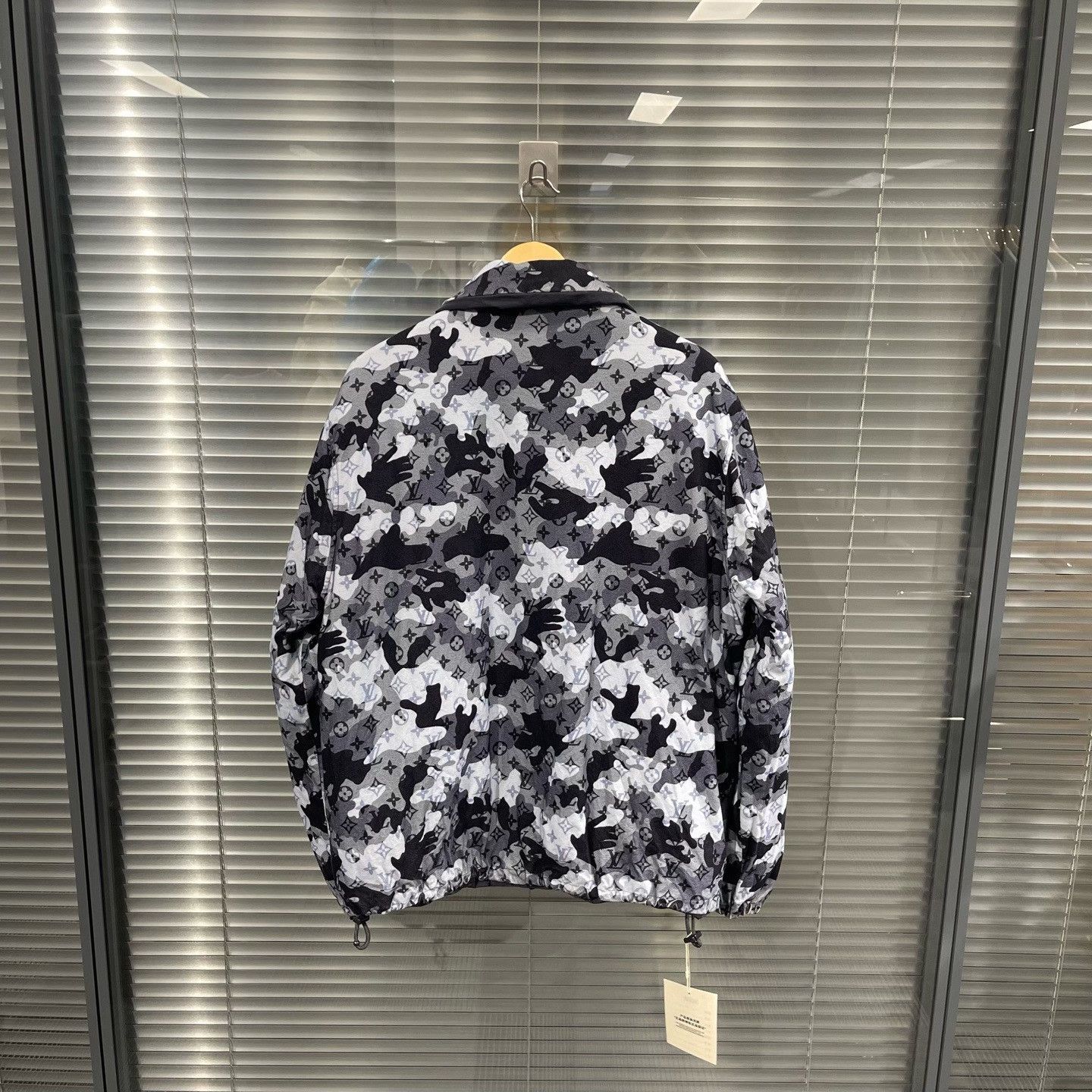 Louis Vuitton Louis Vuitton Camo Monogram Reversible Jacket 52 Size US L / EU 52-54 / 3 - 3 Thumbnail