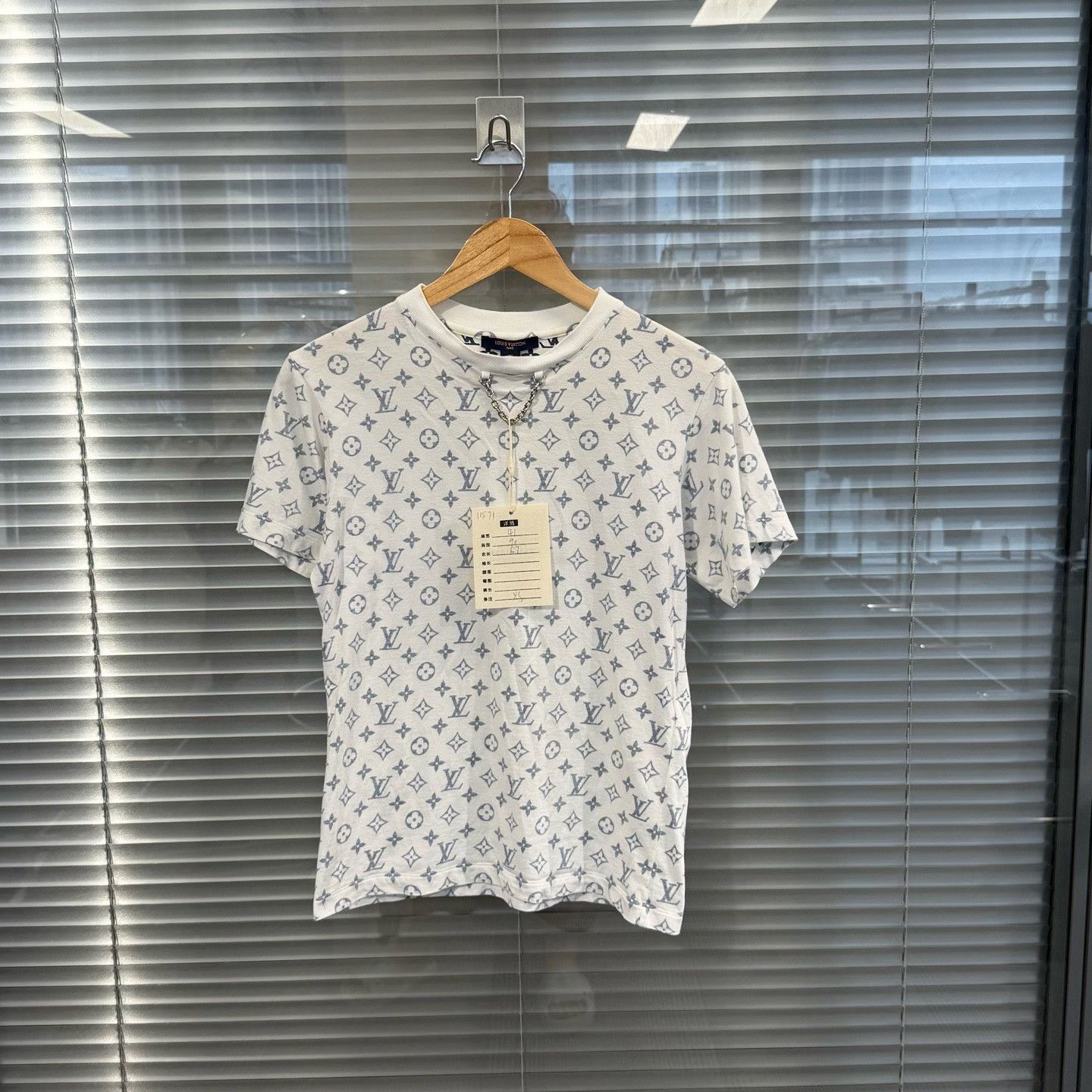 Louis Vuitton Louis Vuitton Monogram Chain Detail T-Shirt XS Size XS / US 0-2 / IT 36-38 - 2 Thumbnail