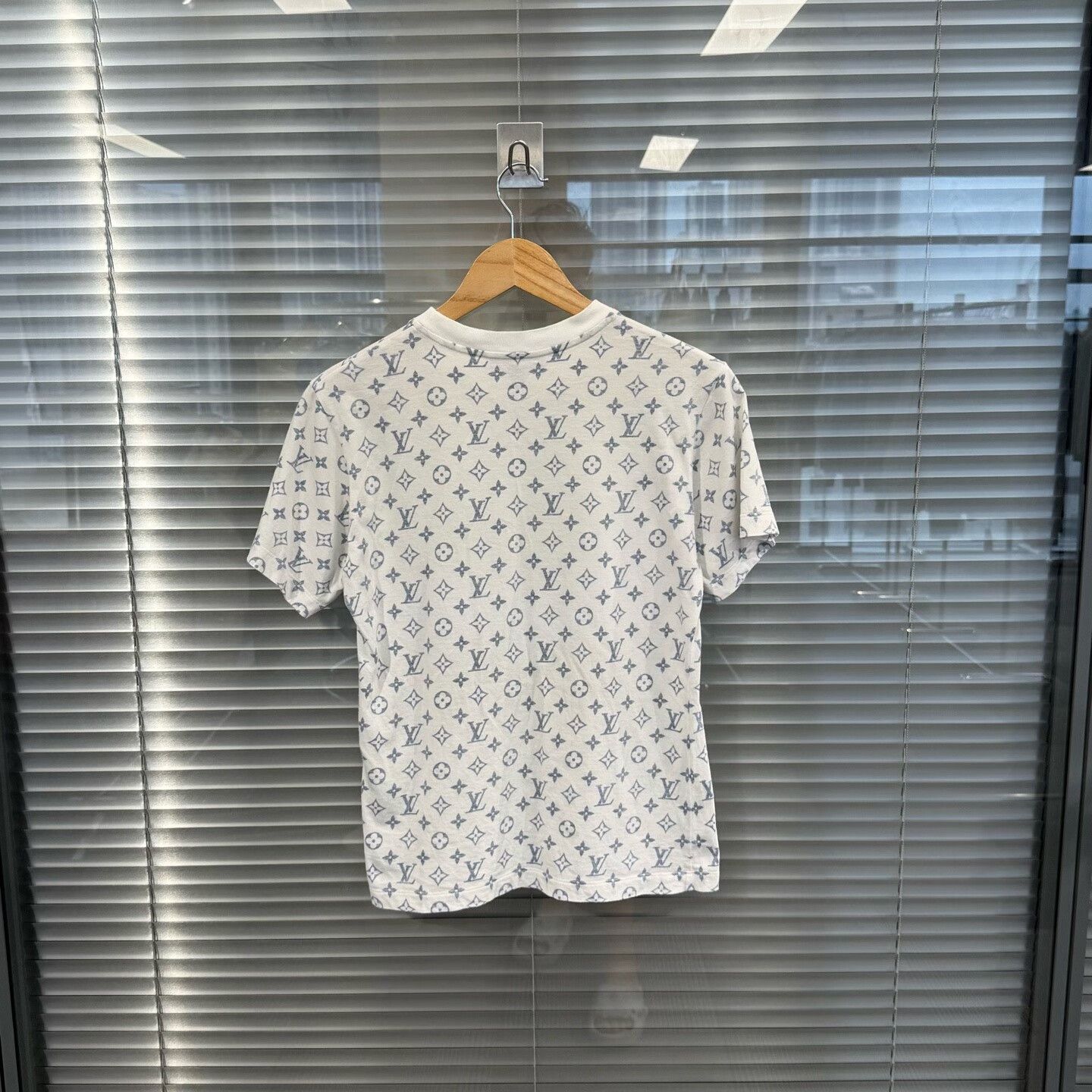 Louis Vuitton Louis Vuitton Monogram Chain Detail T-Shirt XS Size XS / US 0-2 / IT 36-38 - 3 Thumbnail