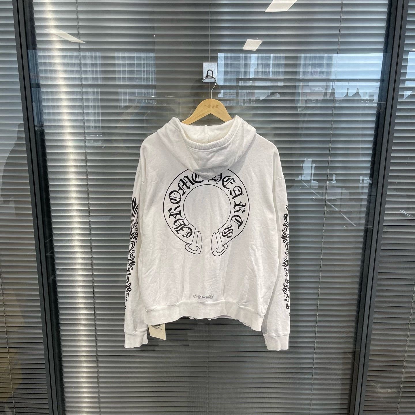 Chrome Hearts Chrome Hearts Horseshoe Floral Sleeve Zip Hoodie M Size US M / EU 48-50 / 2 - 2 Thumbnail