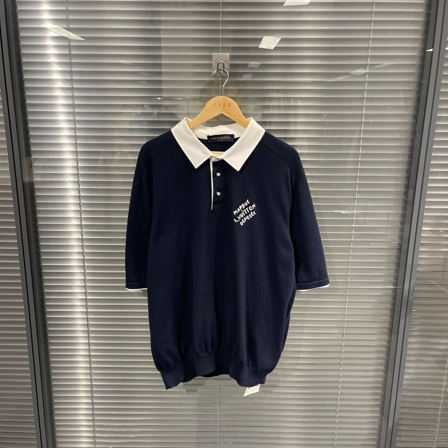 Louis Vuitton Louis Vuitton Pearl Button Embroidered Polo Size XXL Size US XXL / EU 58 / 5 - 2 Thumbnail