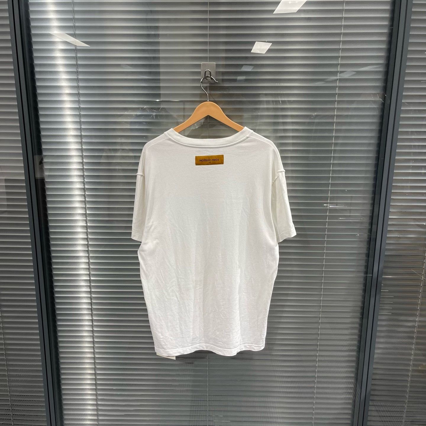 Louis Vuitton Louis Vuitton Embroidered Airplane LV T-Shirt XL Size US XL / EU 56 / 4 - 3 Thumbnail