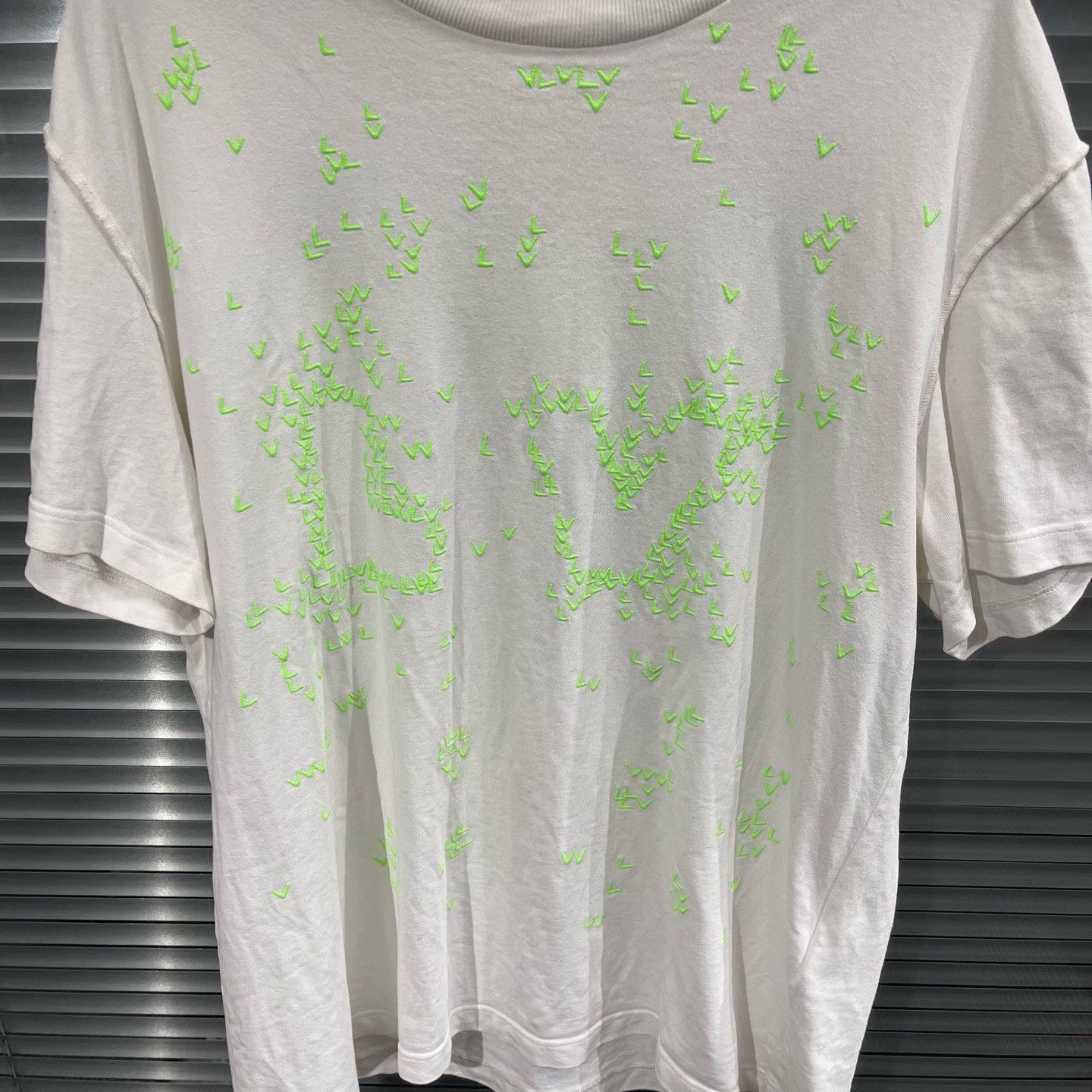 Louis Vuitton Louis Vuitton Embroidered Airplane LV T-Shirt XL Size US XL / EU 56 / 4 - 5 Thumbnail
