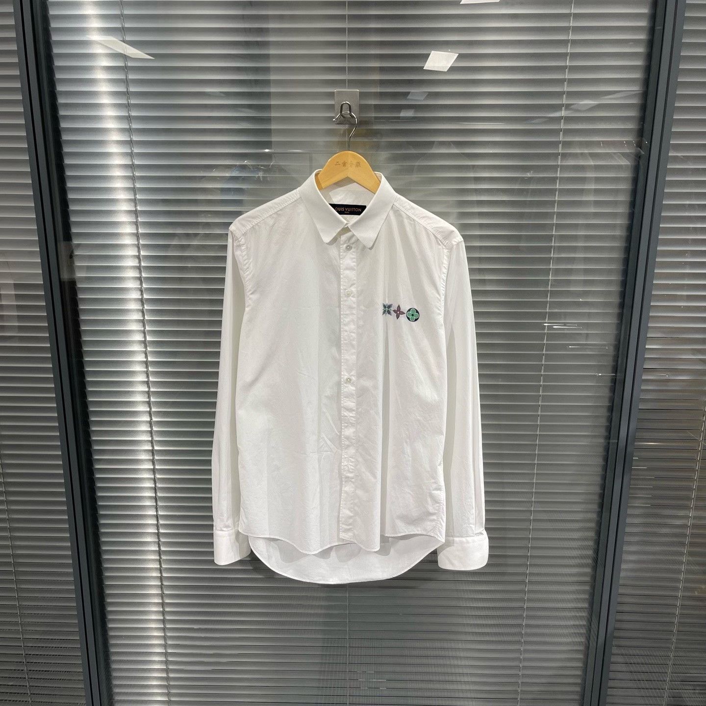 Louis Vuitton Louis Vuitton Embroidery Long Sleeve Shirt M Size US M / EU 48-50 / 2 - 2 Thumbnail