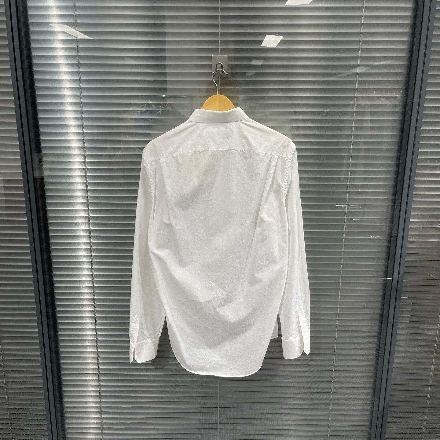 Louis Vuitton Louis Vuitton Embroidery Long Sleeve Shirt M Size US M / EU 48-50 / 2 - 3 Thumbnail