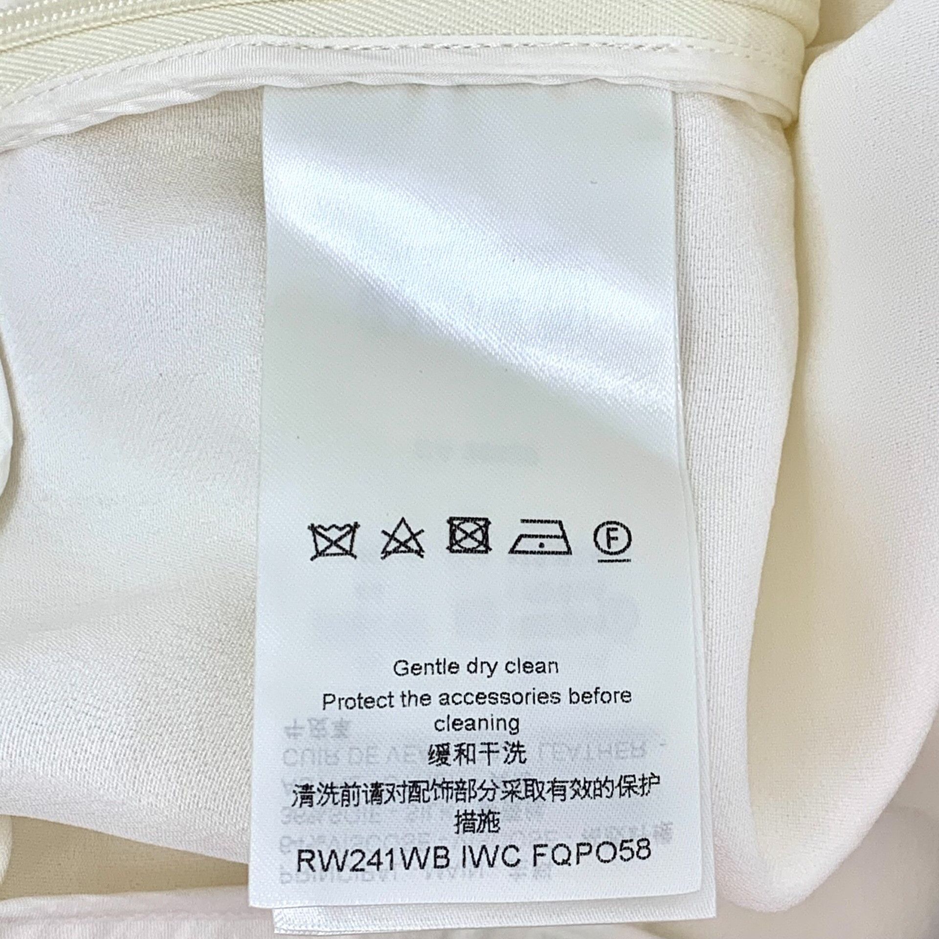 Louis Vuitton Louis Vuitton Silk Blend Leather Trim Shorts FR 38 Size 27" / US 4 / IT 40 - 7 Thumbnail