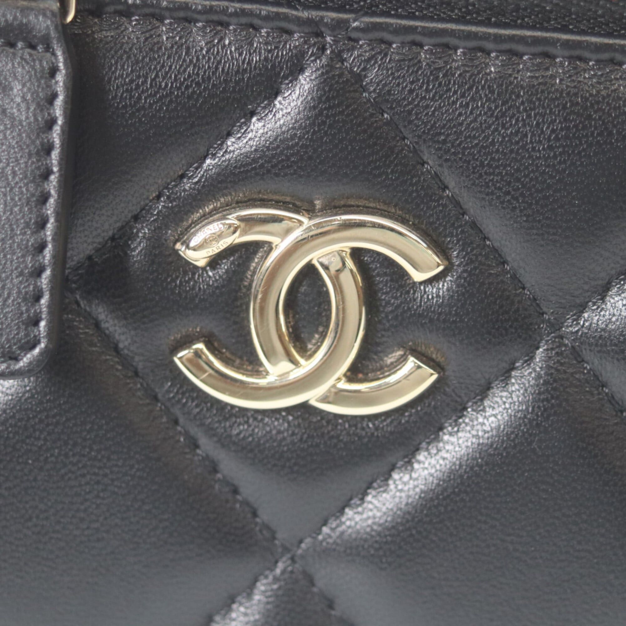 Chanel CHANEL Black Lambskin Gold Hardware Big Chain Shoulder Vanity Bag for Women Size ONE SIZE - 7 Thumbnail