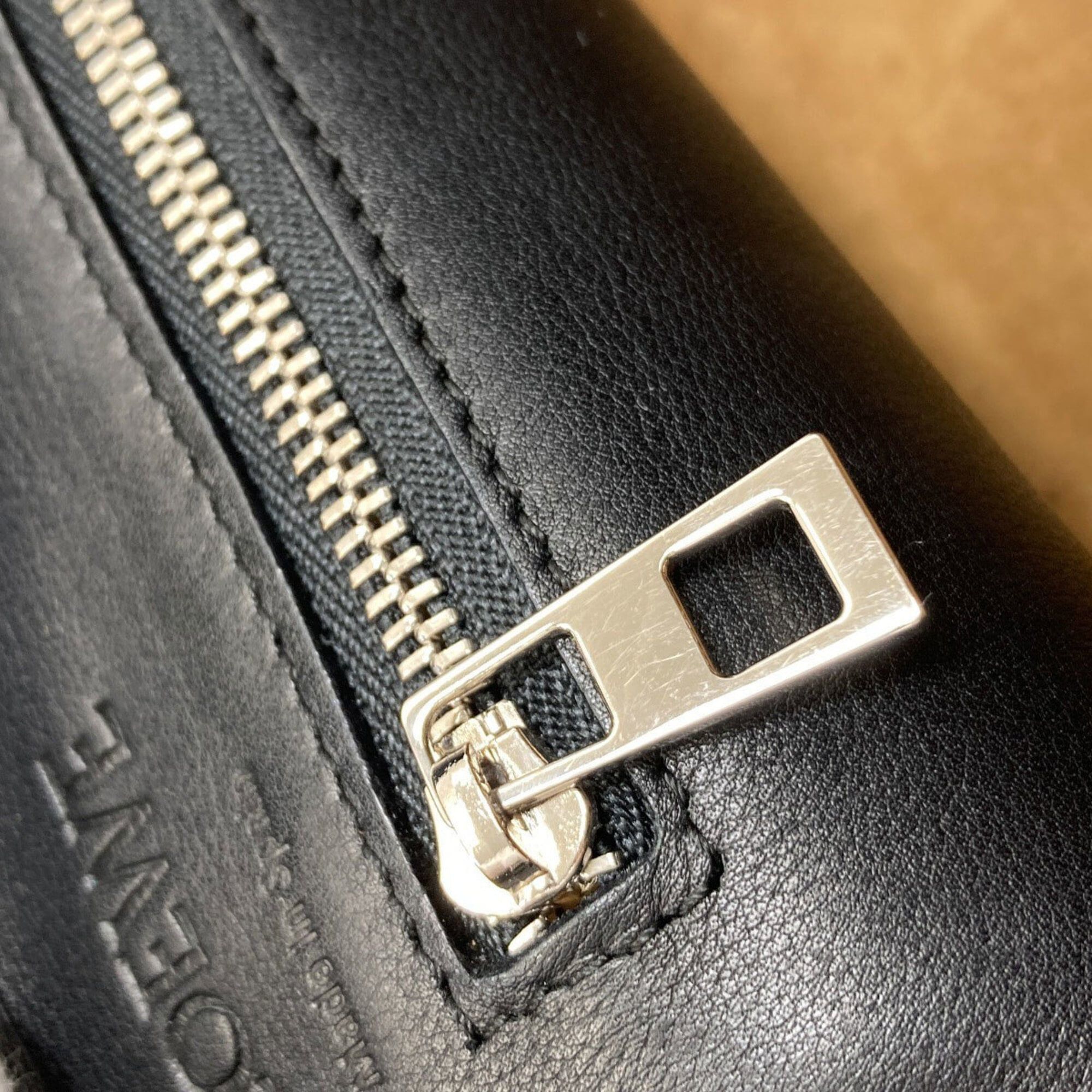 Loewe Loewe Amazona 2-Way Handbag, Calfskin, Women's Size ONE SIZE - 10 Thumbnail