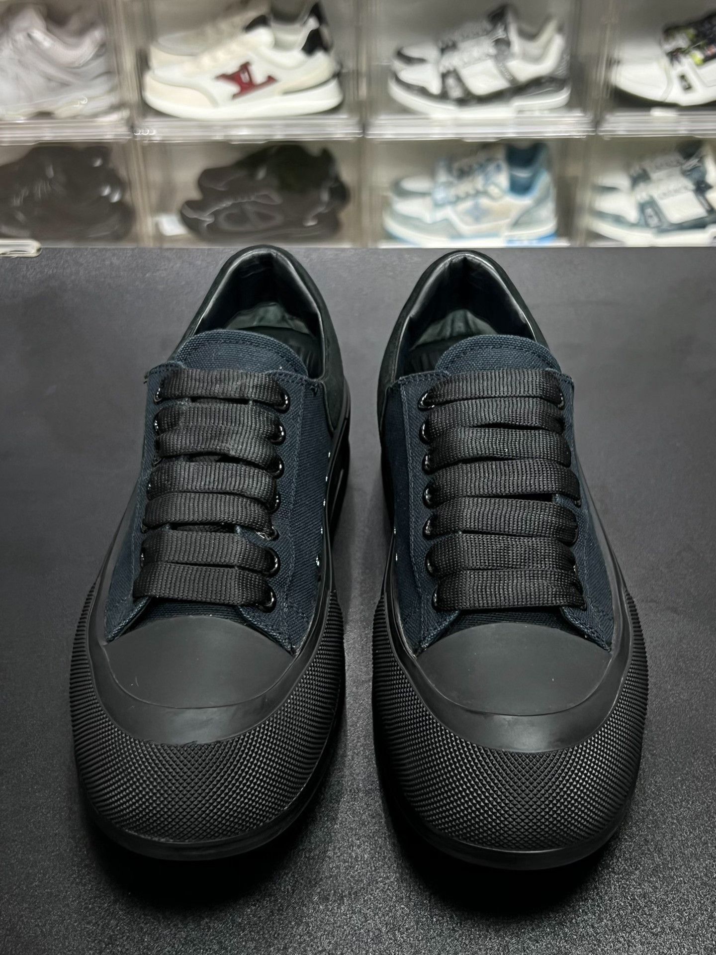 Alexander McQueen Alexander McQueen Black Lowtop Sneakers 7 Men Size US 7 / EU 40 - 2 Thumbnail