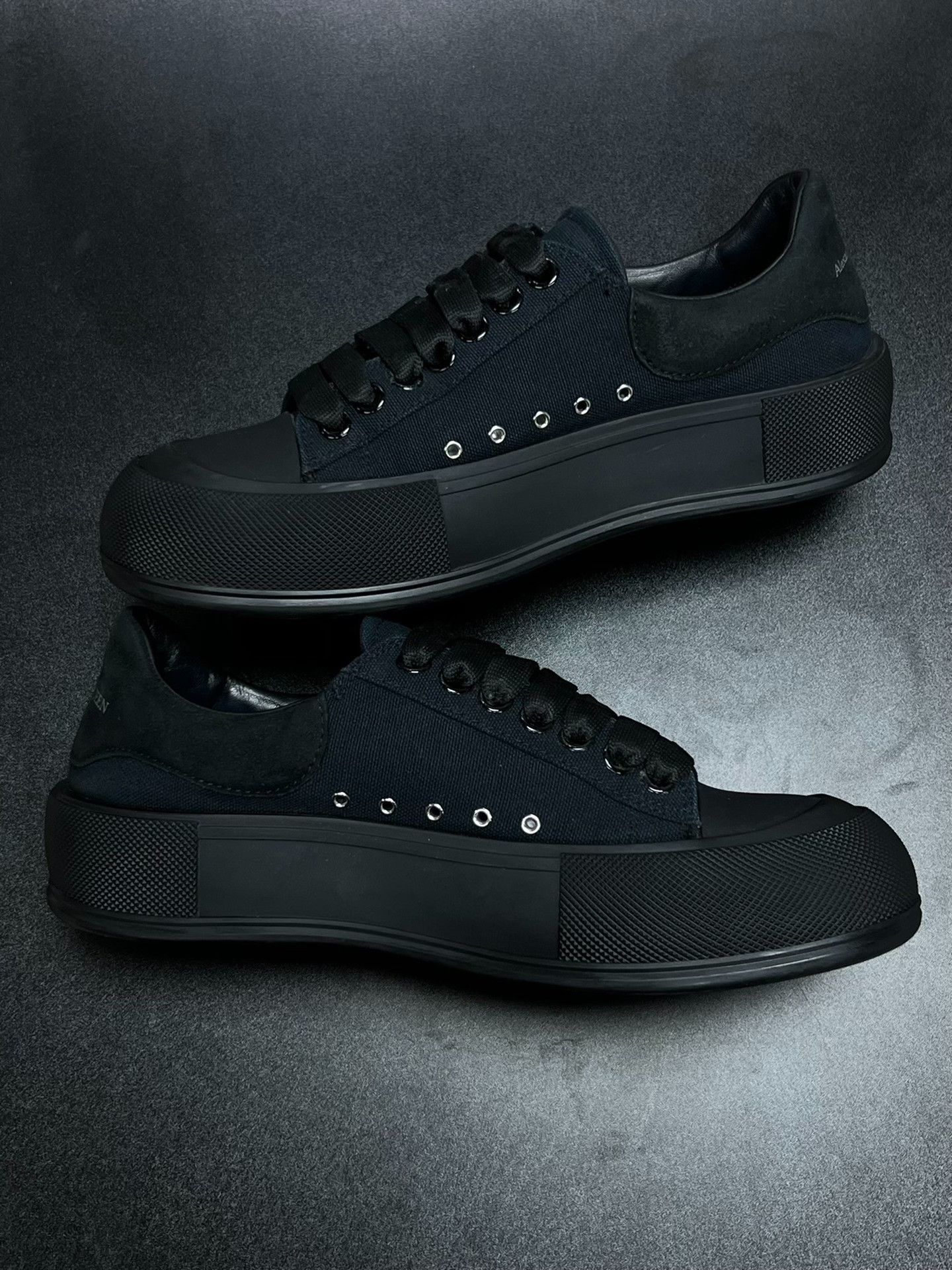 Alexander McQueen Alexander McQueen Black Lowtop Sneakers 7 Men Size US 7 / EU 40 - 6 Thumbnail