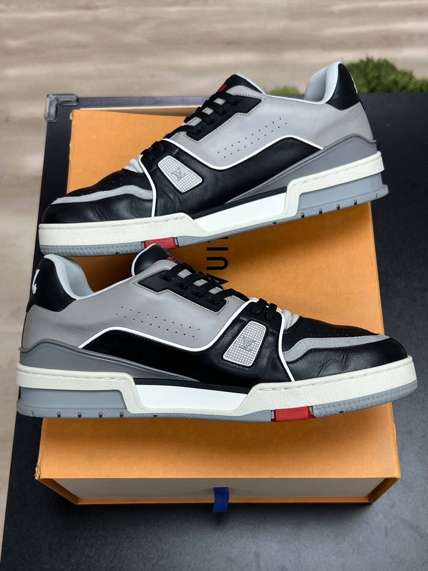 Louis Vuitton Louis Vuitton Training Black Lowtop Sneakers 9 Men Size US 9 / EU 42 - 6 Thumbnail