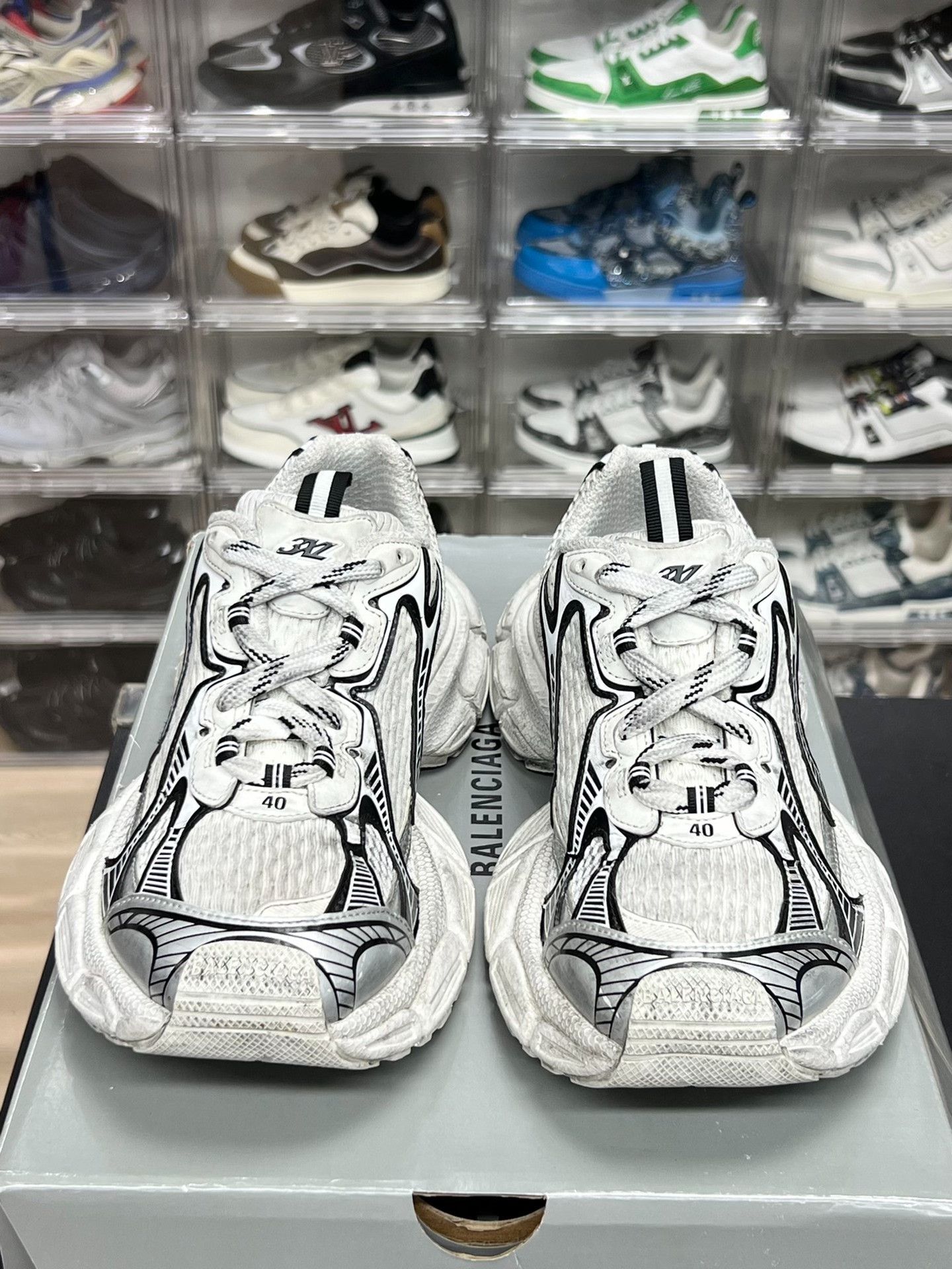 Balenciaga Balenciaga White Lowtop Sneakers 7 Men Size US 7 / EU 40 - 2 Thumbnail